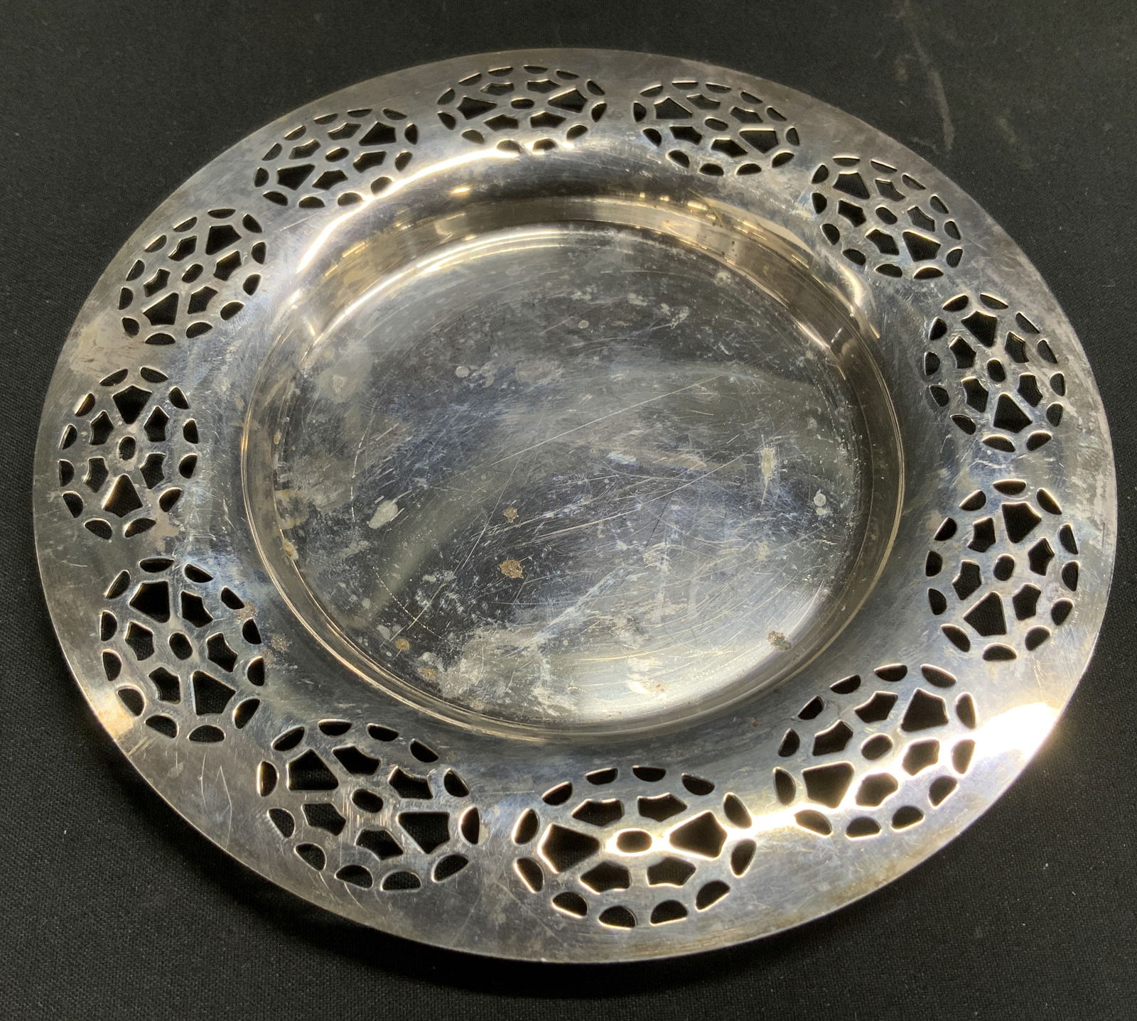 Vtg WM. A Rogers Silver Plated Round Dish (1 of 6)