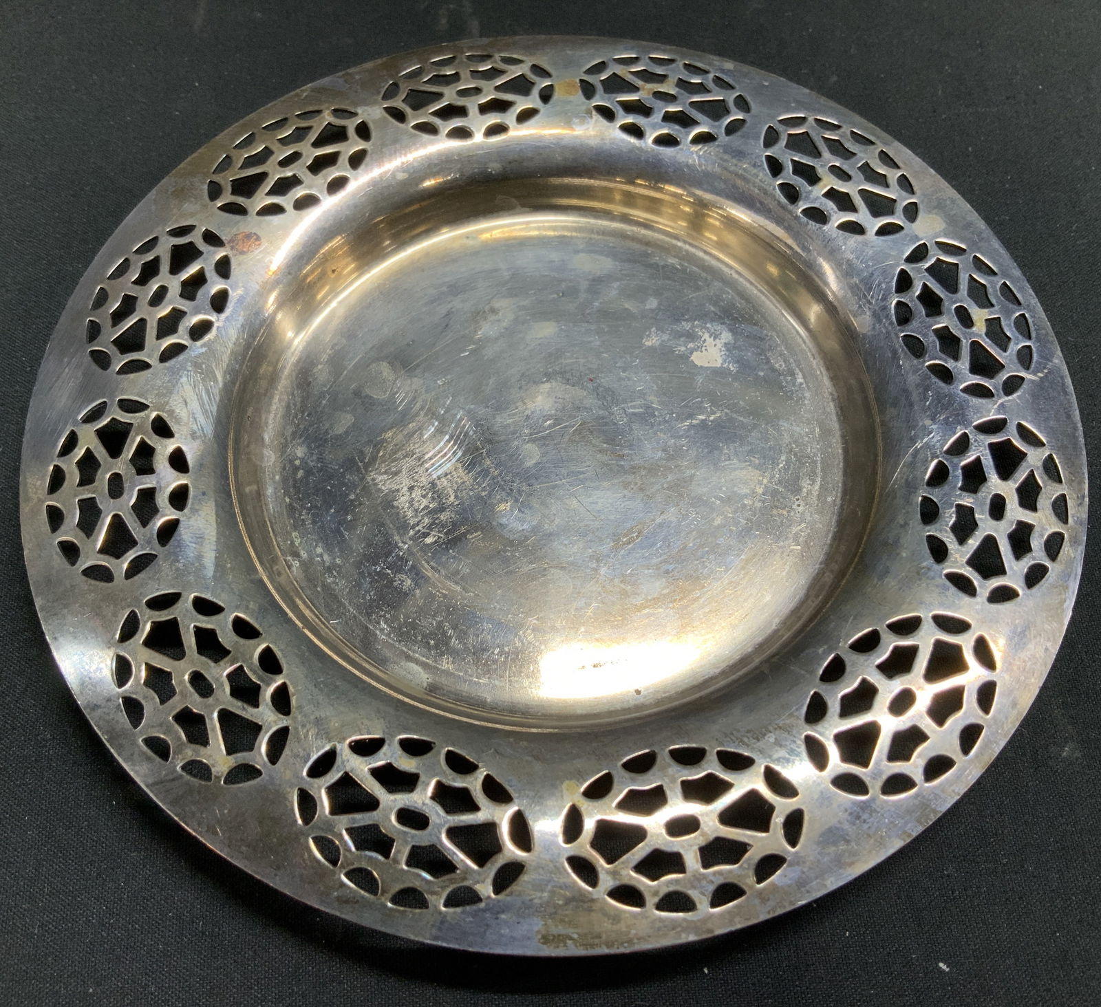 Vtg WM A. Rogers Silver Plated Round Dish: Vintage WM A. Rogers silver plated round dish featuring a pierced border design. Signed & marked on underside. Reads, WM. A ROGERS. Surface wear consistent to age, use & exposure. Measurements: length