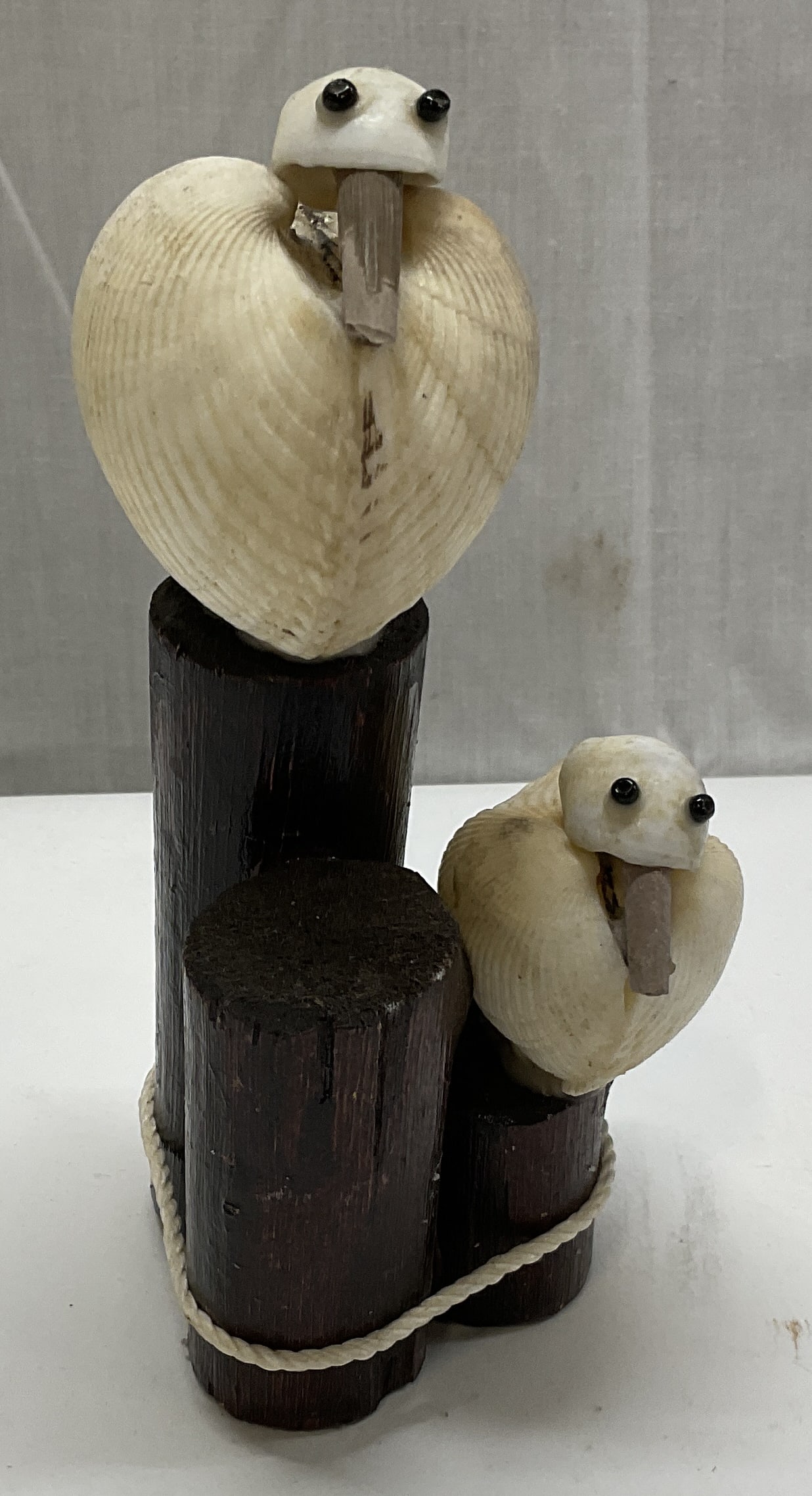 VTG Handmade Seashell Birds on a Pier Figural: VTG Handmade Seashell Birds on a Pier. Sea birds made from seashells and beads perched on wooden pier. Measures approximately 6in H x 2.5in L. Surface wear consistent with exposure. Vintage,