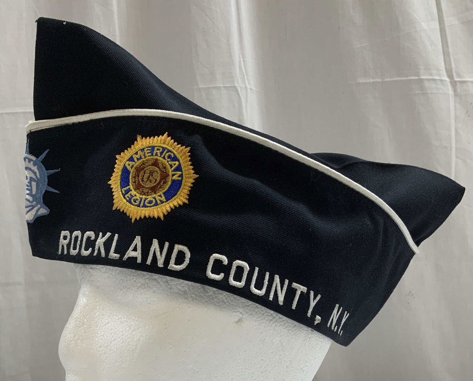 Vtg American Legion Rockland County Garrison Cap: Size 7 1/4. 55% Dacron & 45% wool material. Garrison cap featuring embroidered, Rockland County, N.Y. & American Legion emblem. Sides read, 1682 & Commander. Various pins including, 40 over 8,