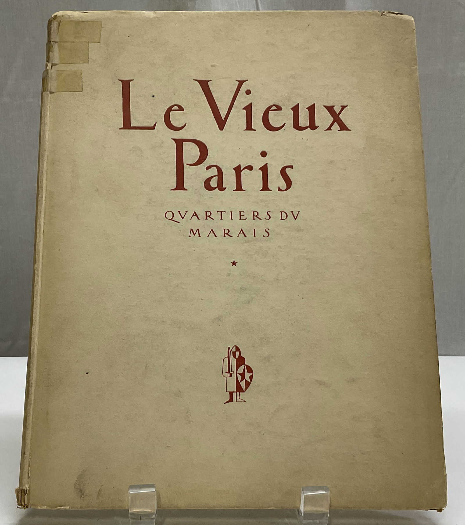 VTG French Maurice Marandet Le Vieux Paris 1946: VTG French Maurice Marandet Le Vieux Paris Book 46. Translates to Old Paris. Includes 30 pen drawings by Maurice Marandet. Copyright by Librairie Montjoie Paris 1946. Book is in French. Measures
