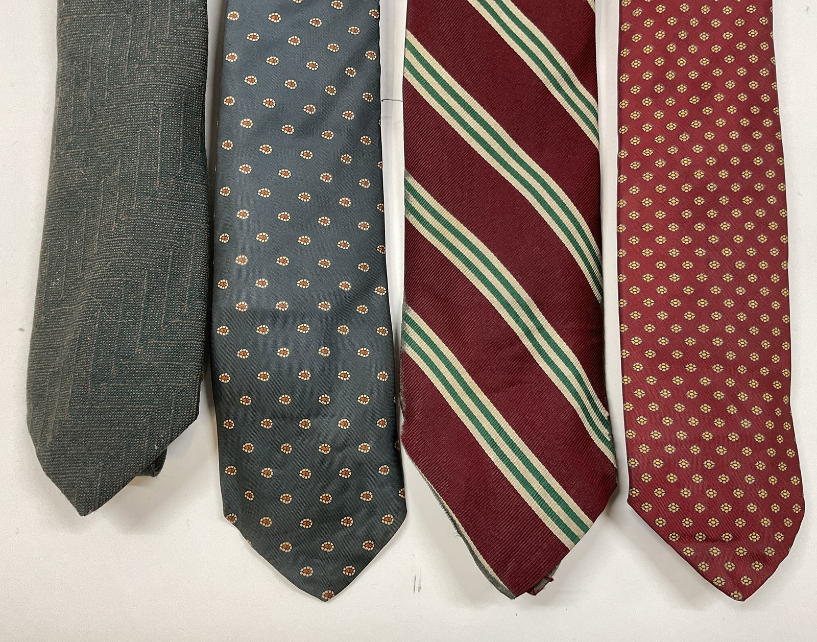 Lot 4 Calvin Klein+ Neck Ties Scotland+: Lot of 4 neck ties. Brands include Calvin Klein (100% lambs wool, Scotland), DZio (silk), Brooks Brothers (silk, England), and All Silk. Colors consist of red, blue, green, and more. Geometric and flo