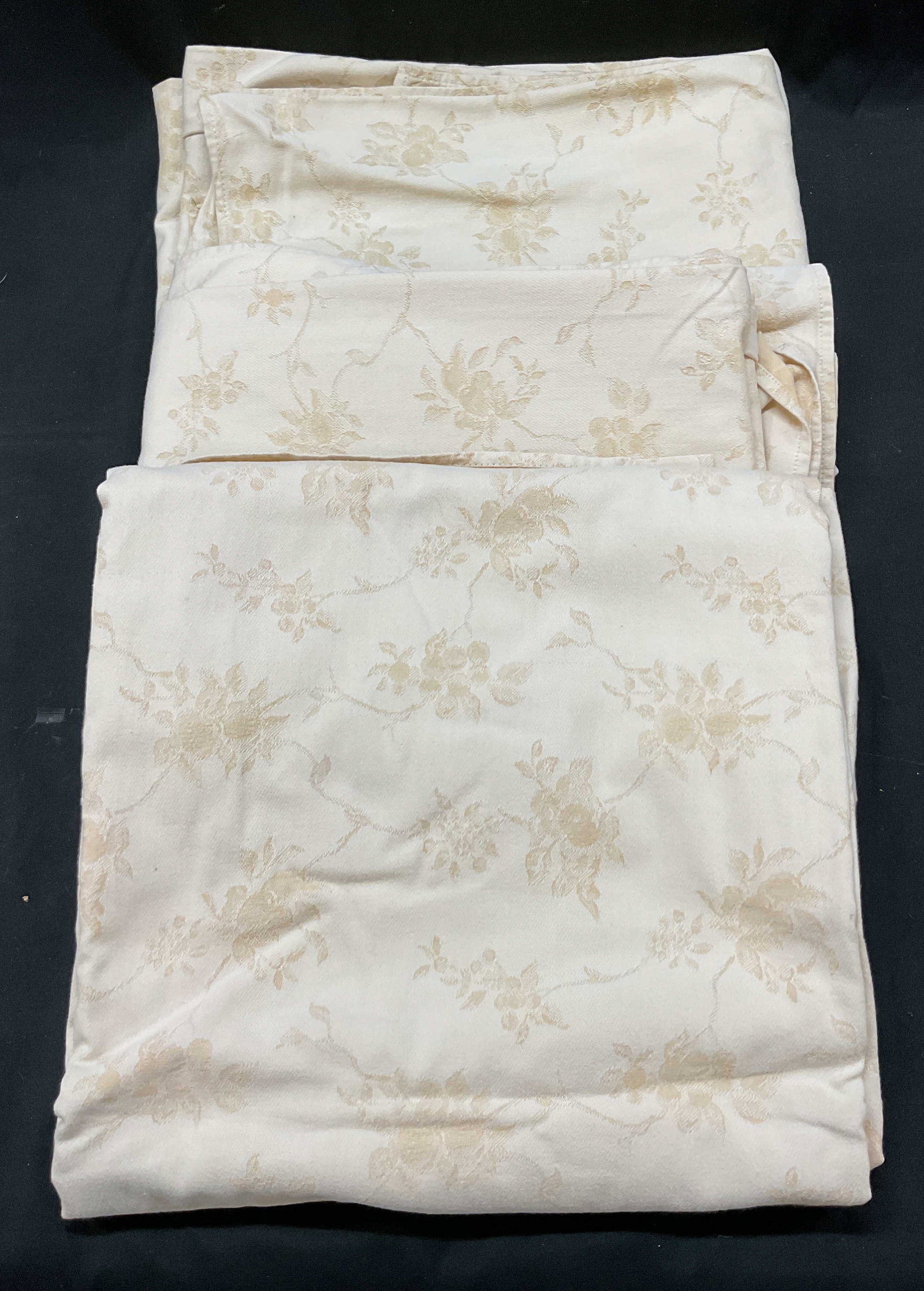 Lot 3 Vintage White Embroidered Linen Tablecloths (1 of 6)