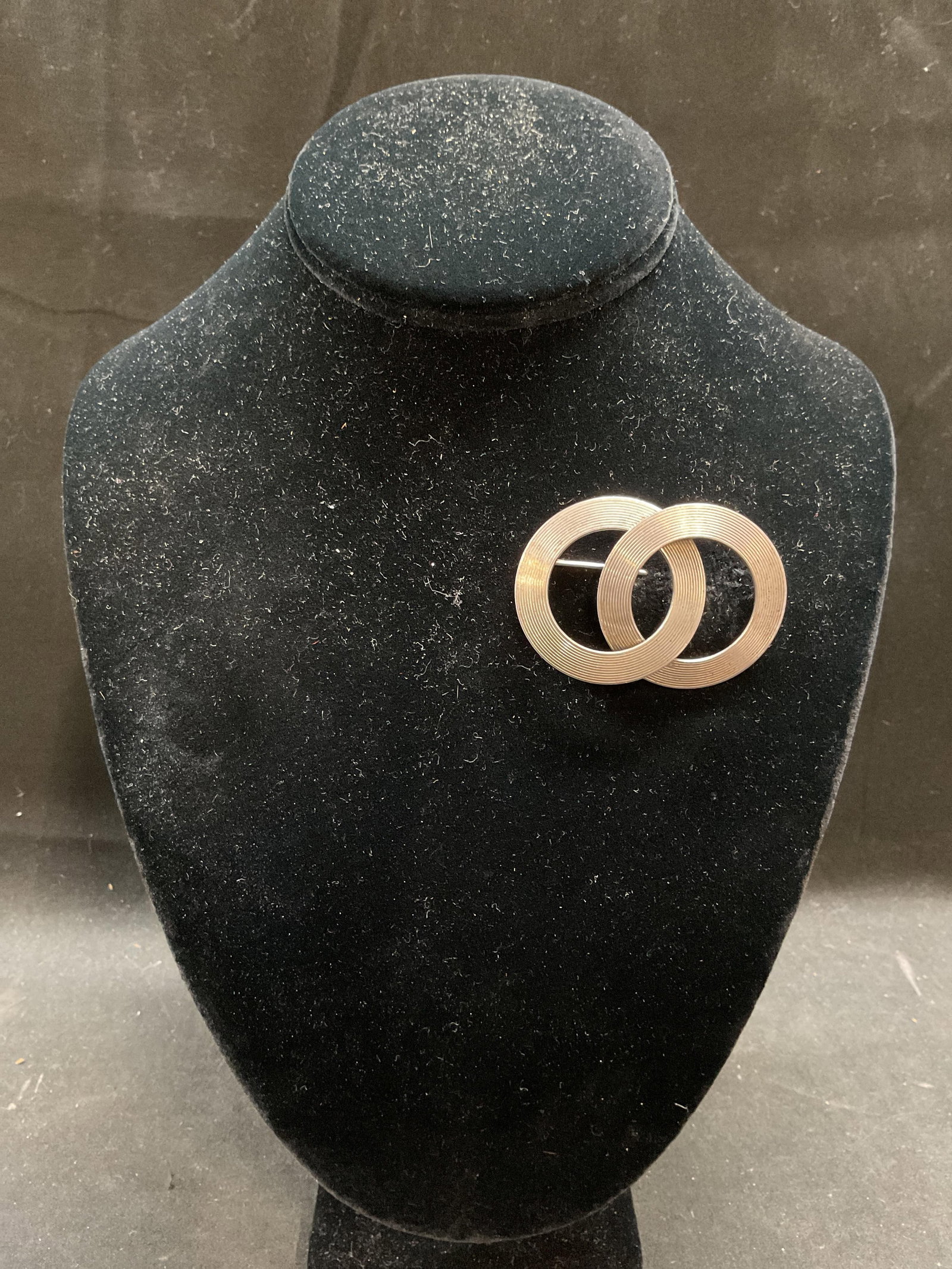 WRE Sterling Silver Interlocking Circle Brooch - 6