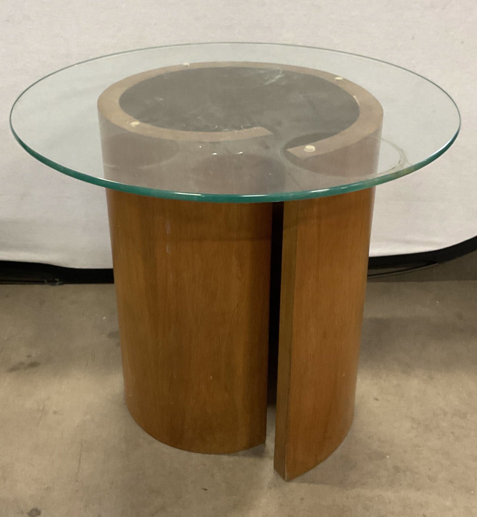 MCM Walnut Spiral Glass Top Side Table: Mid century modern walnut wood spiral base side table with round glass top. Style of Vladimir Kagan, no signature or marks observed. Base measures approx. 15.5 x 16 x 21 inches. Glass top measures app