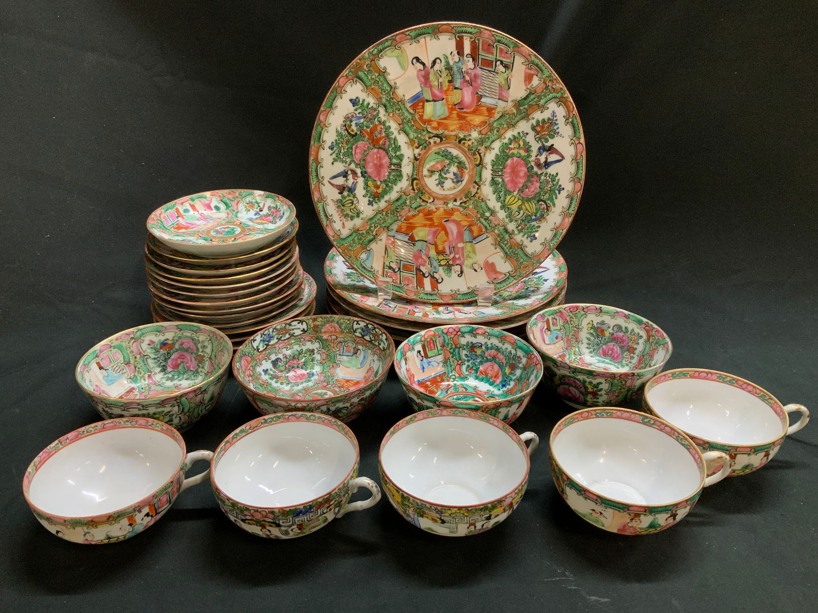 Set28 Vtg Rose Medallion Porc Tableware (1 of 10)