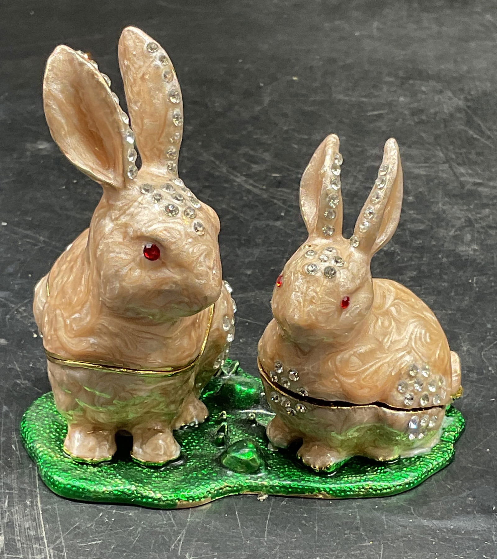 Qifu Enameled Rabbits Double Trinket Box (1 of 7)