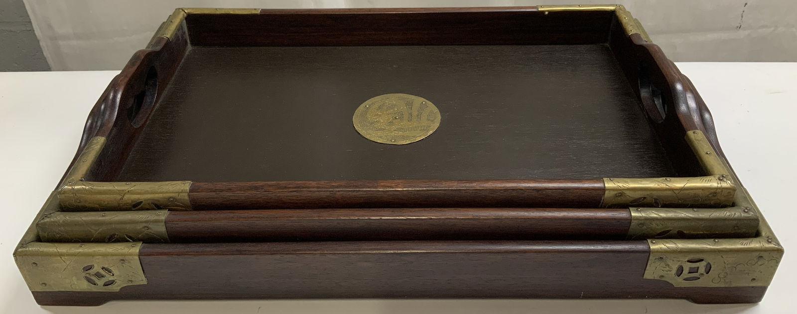 Set 3 Vtg Wooden & Brass Nesting Serving Trays: Lot includes, set 3 of vintage wooden nest serving trays featuring decorative brass corners & central brass medallion. Surface wear consistent to age, use & exposure. Measurements of biggest tray: len