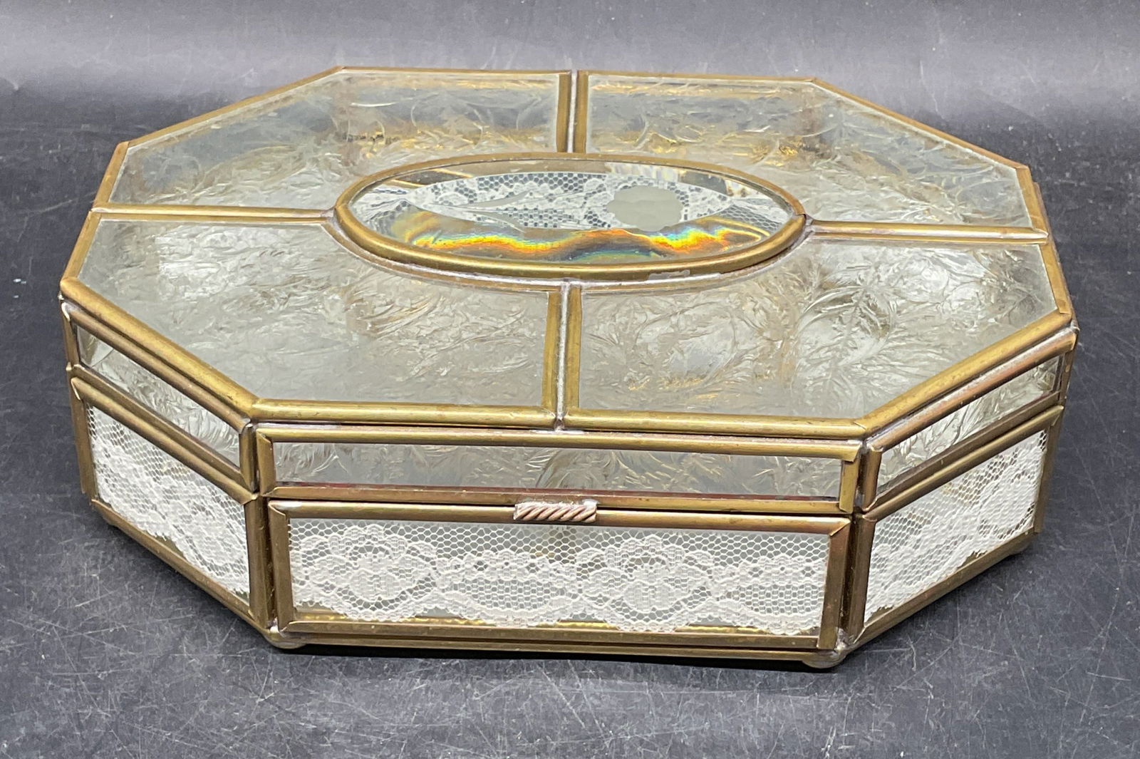 Vintage Cut Glass & Lace Jewelry Box: Vintage brass frame jewelry box with mirrored base and glass panels. Lace inset panels, floral embossed panels, and cut glass floral motif beveled glass top panel. Measures approx. 8.5 x 6 x 2.75 inch