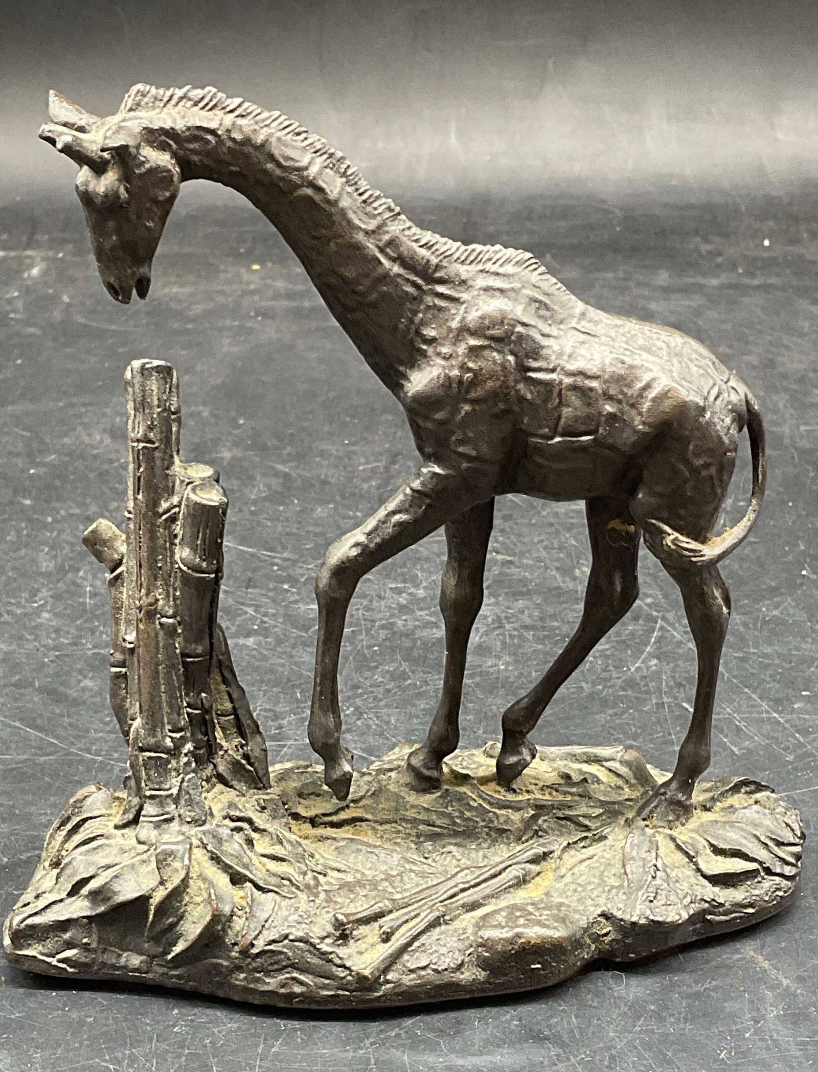 1976 Franklin Mint Bronze Giraffe Sculpture: 1976 Franklin Mint bronze giraffe sculpture. Measures approx. 5.25 x 2.75 x 5.25 inches. Wear including patina and scratching. Franklin mint sculpture, bronze sculpture, giraffe, bronze giraffe,