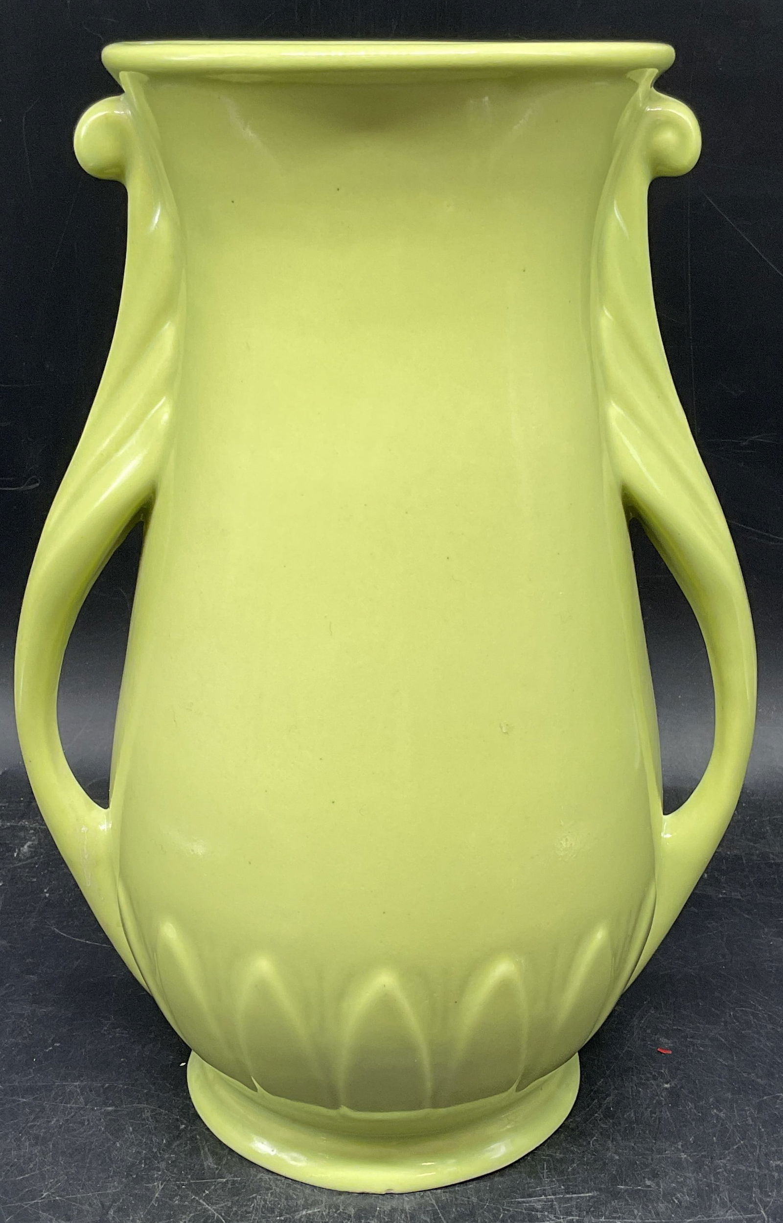 Abingdon Green Ceramic Urn Vase USA: Vintage signed Abingdon green ceramic double handle urn vase. Made in USA. Measures approx. 8 x 5 x 10 inches. Some wear including scratching, small chip at base. Abingdon vase, green vase, urn vase,