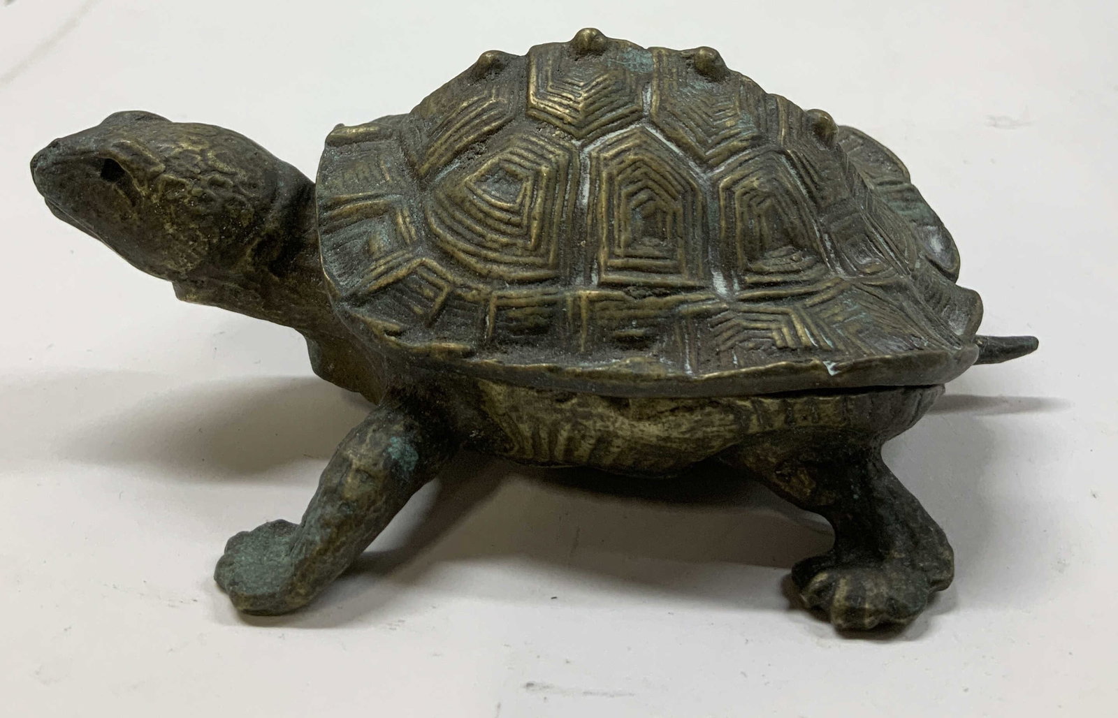 1976 Arthur Court Designs Brass Turtle Trnk Box: 1976 Arthur Court Designs brass turtle trinket box featuring a textured & hinged shell. Visible green patina. Surface wear consistent to age, use & exposure. Signed & marked on underside. Reads, ARTHU