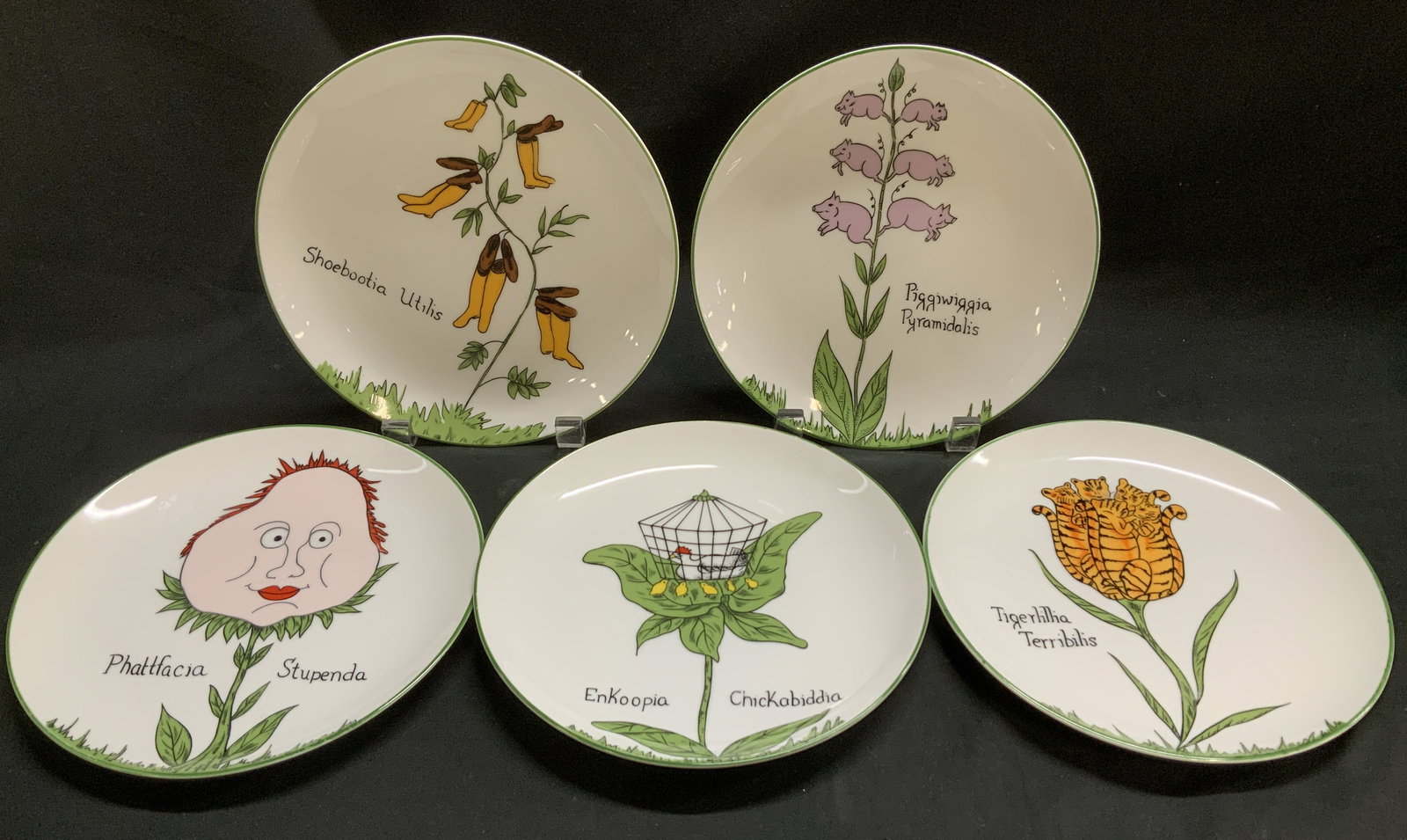 Set5 Franci VillaVanilla Taste Setter Illustr Plts: Lot includes, set 5 of Franci Villa Vanilla Palm Beach Taste Setter Collection for Amm porcelain plates. Plates feature illustrations of pigs, chickens, shoes, flowers & more. Green rim. Plates
