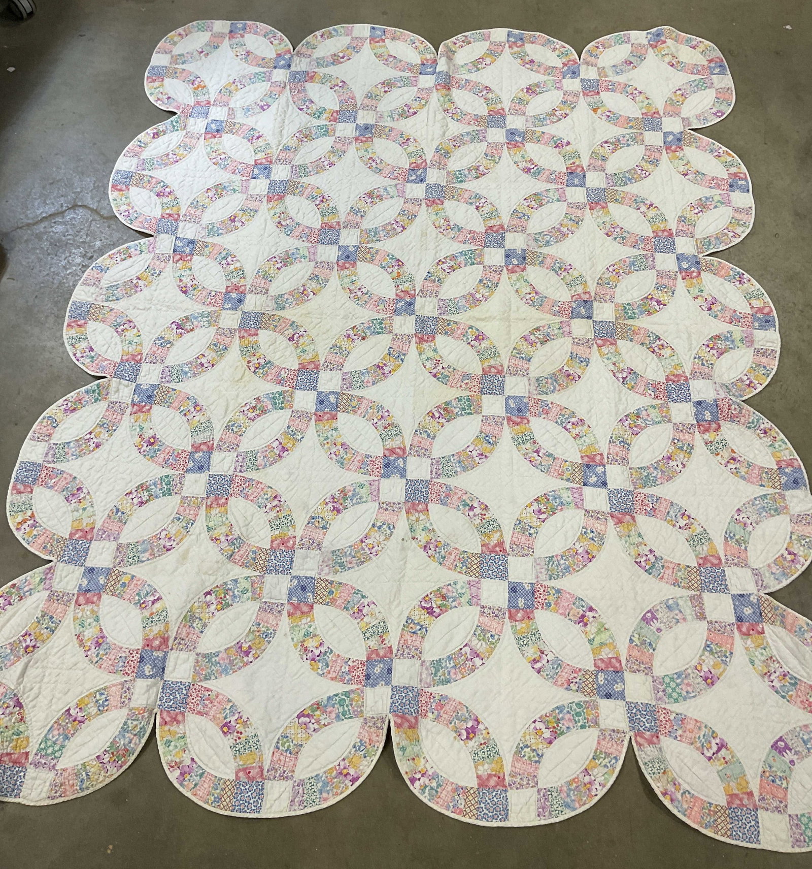 Vintage Double Wedding Ring Quilt 80in (1 of 10)