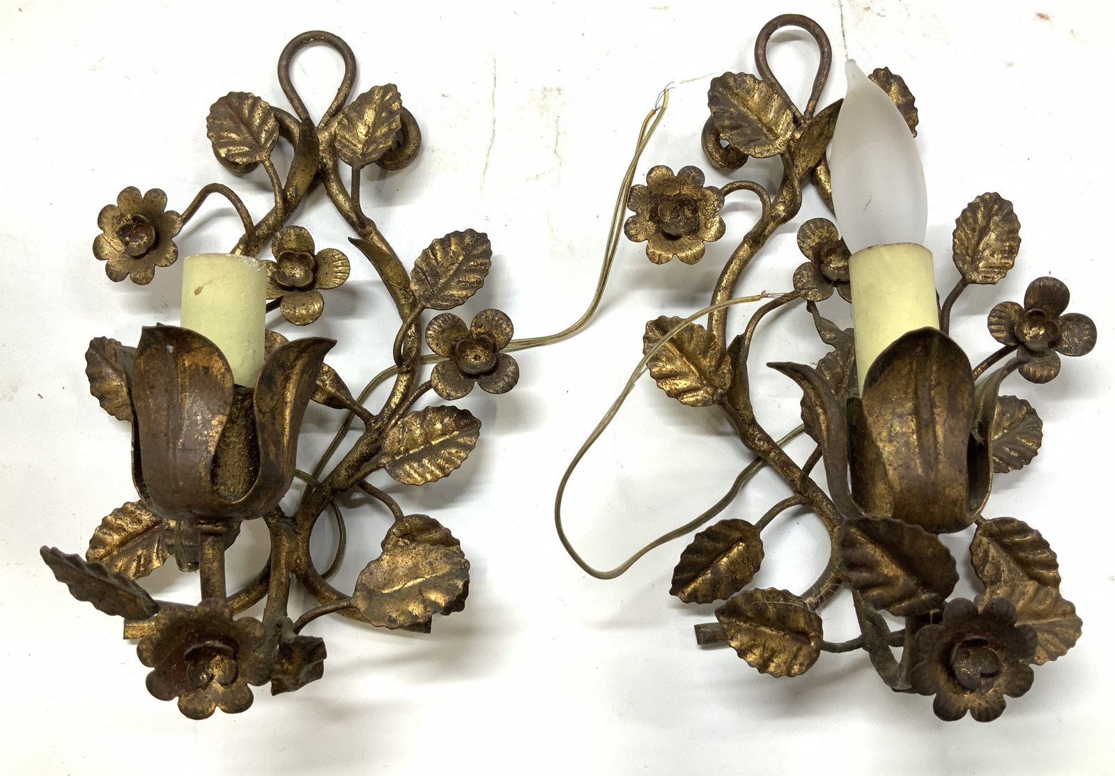 Pair Vtg Gilt Metal Floral Wall Scones (1 of 6)