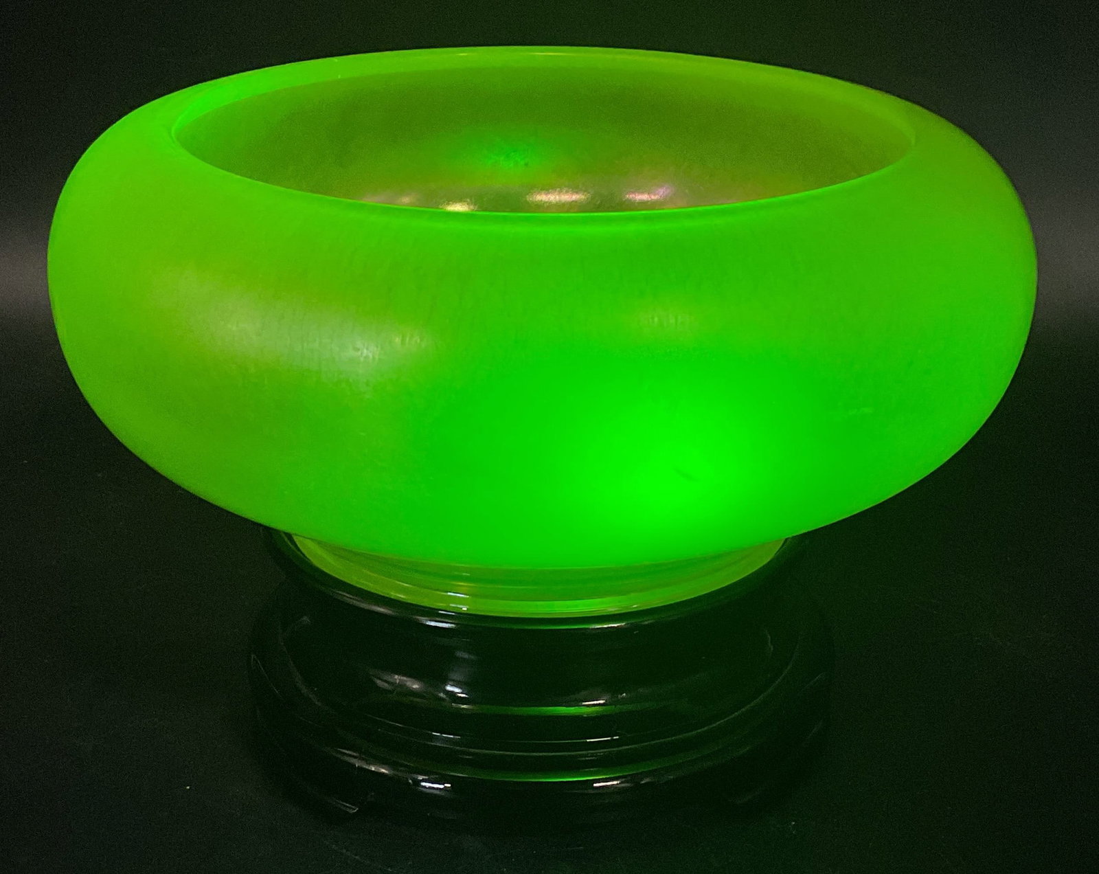 Antique Vaseline Uranium Glass Bowl w Stand (1 of 6)