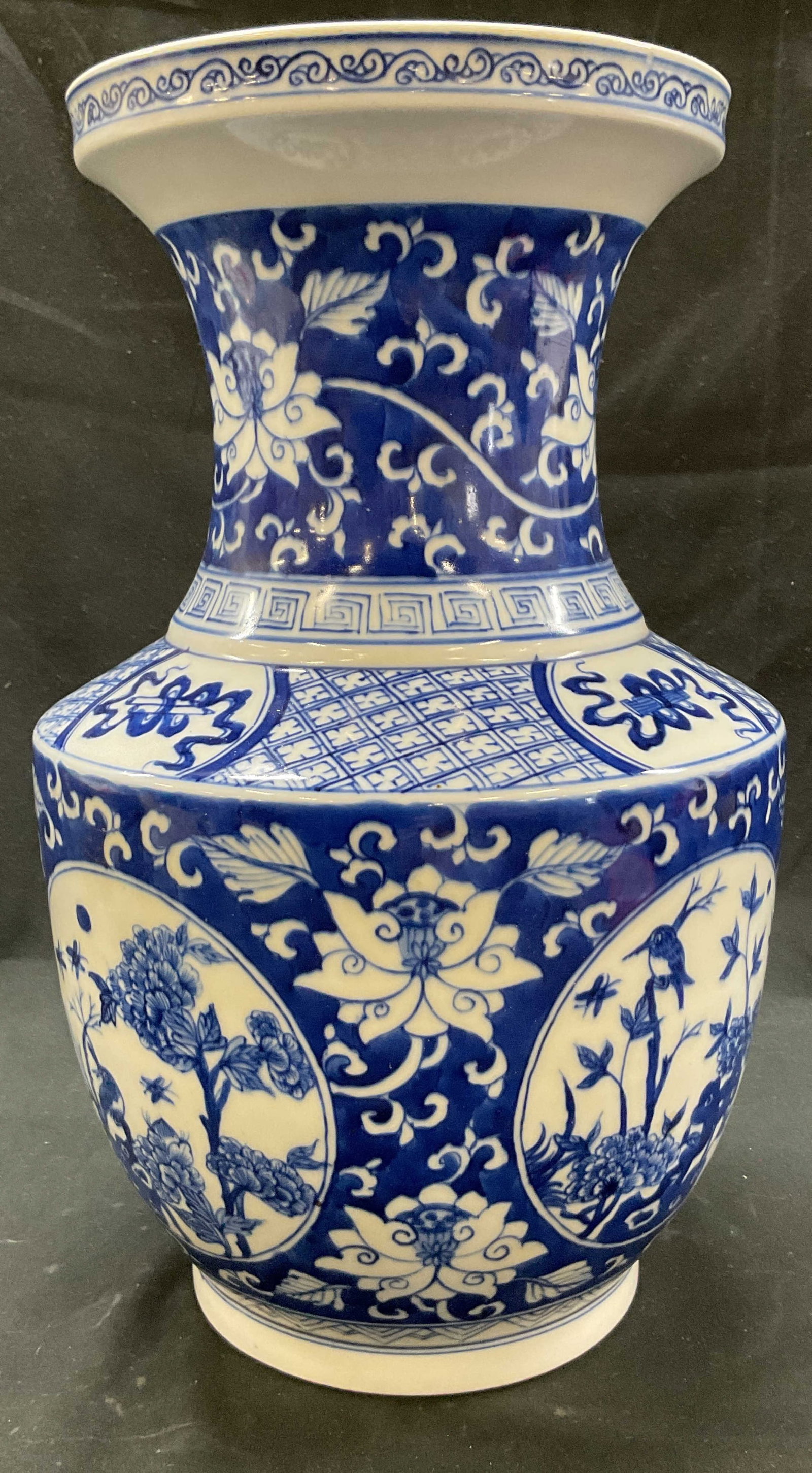 Vtg Chinese Blue & White Porcelain Vase (1 of 11)