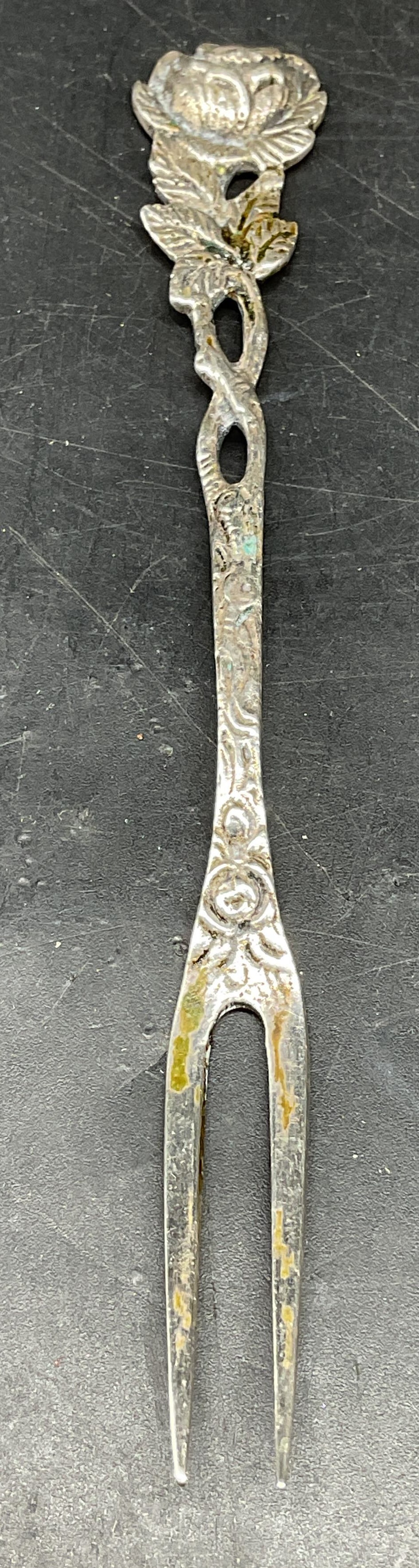 Vtg Pair 830 Silver Rose Cake Spoon & Fork: Vintage pair of matching 830 silverware pieces. Marked 830, additional marks illegible. Cake spoon and two tined fork. Hildesheimer Rose handles. Larger piece measures approx. 5 1/8 inches long. Total