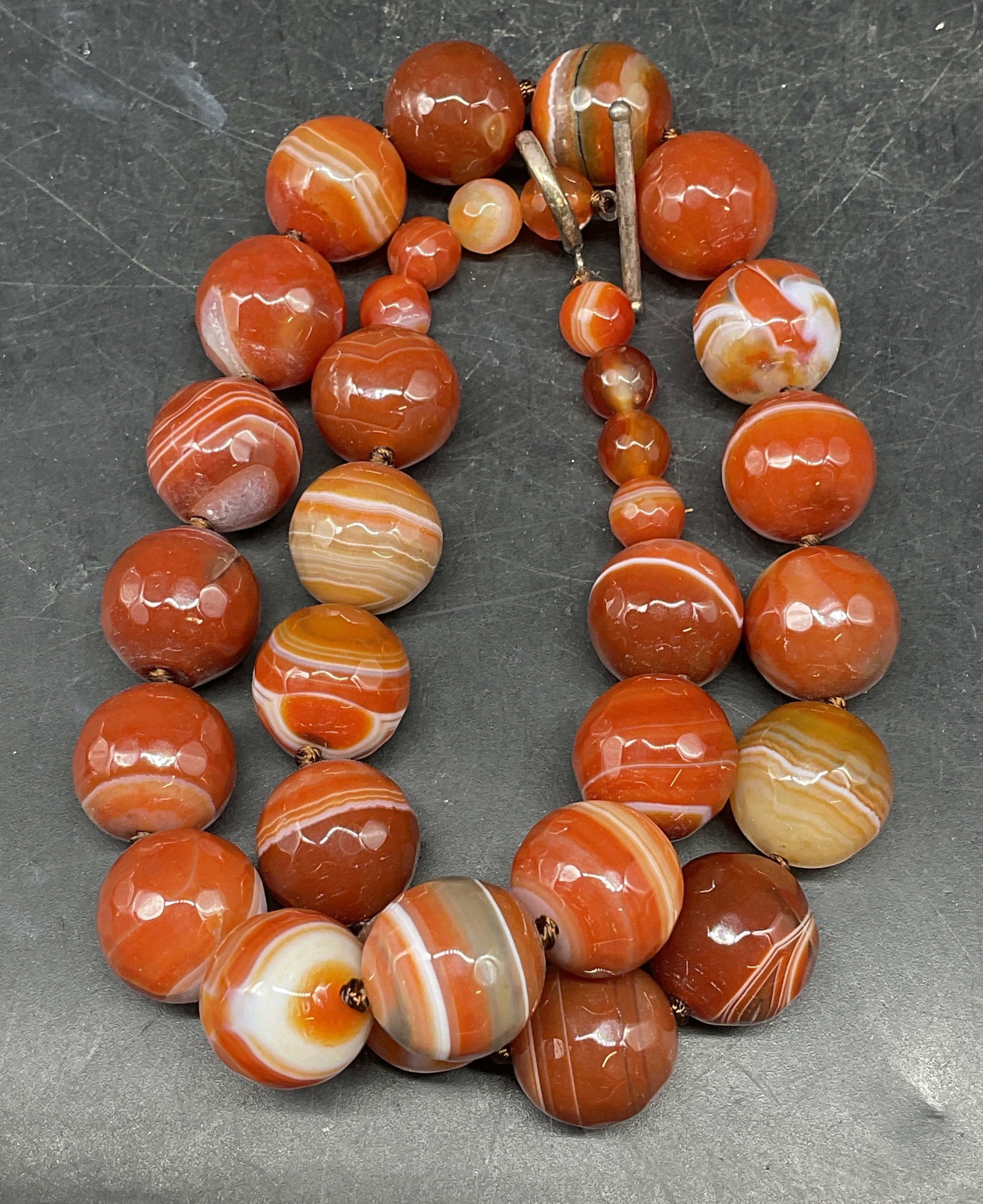 Vintage Banded Agate Carnelian Necklace: Vintage orange banded agate/carnelian beaded necklace. Drop length measures approx. 9 inches. Total weight 234.6 grams. Some scratching. Jewelry, estate jewelry, fine jewelry, cocktail jewelry, fashio