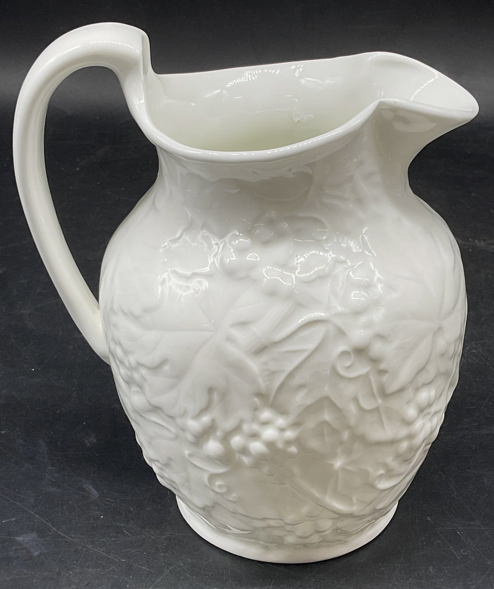Vtg Wedgwood Strawberry Vine China Pitcher England (1 of 6)