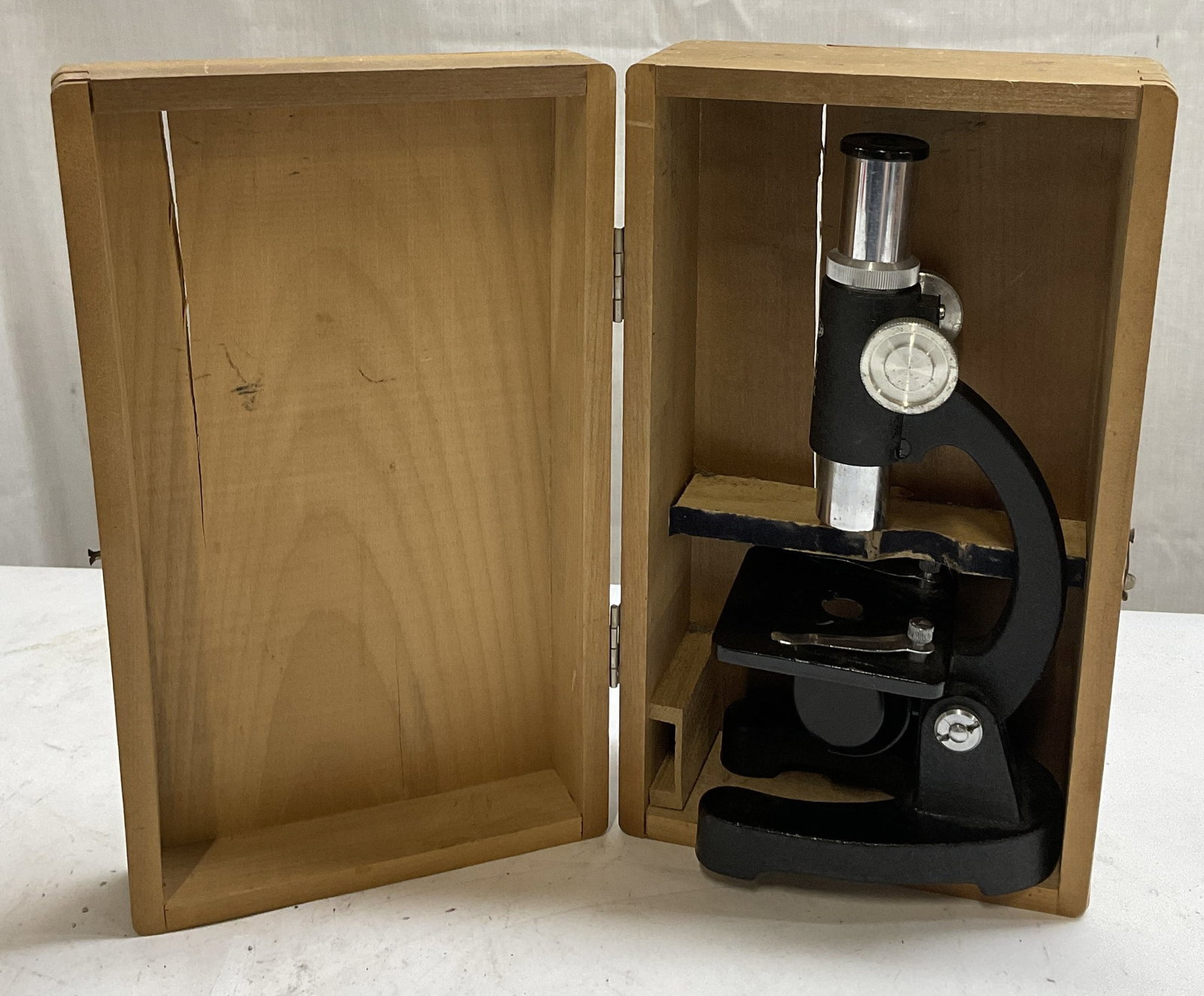 VTG Stellar Metal 8in Microscope in Fitted Case (1 of 11)