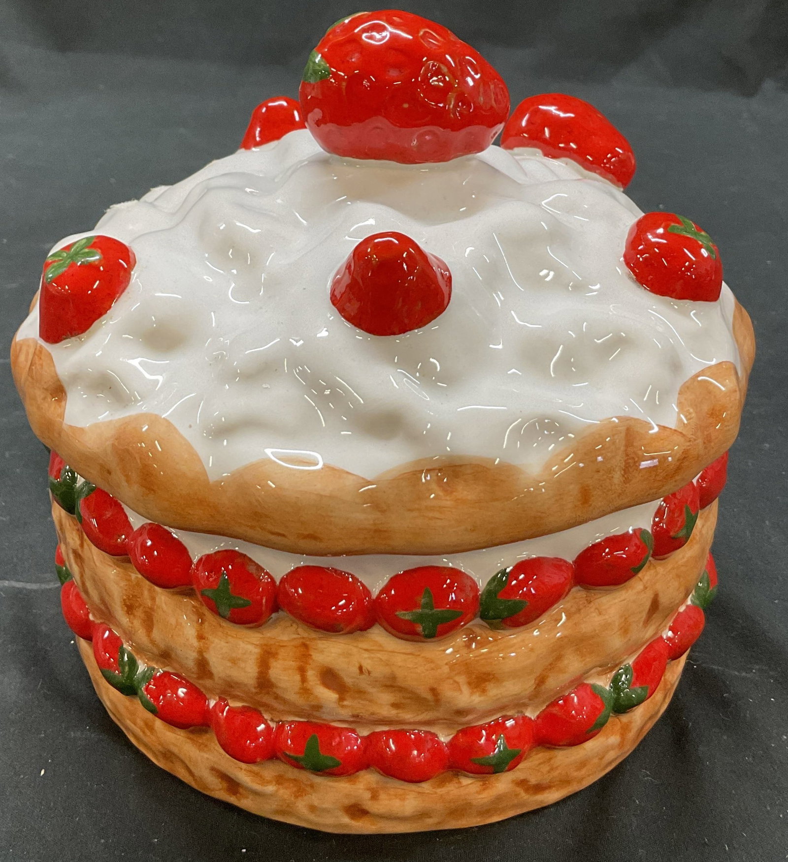 Casafina Strawberry Shortcake Cookie Jar Portugal (1 of 11)