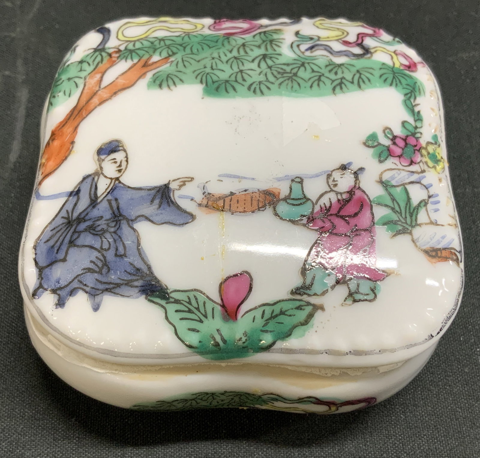 Vtg ACF Hand Decorated Trinket Box HONGKONG: Vintage porcelain trinket box features hand decorated Asian figures & tree motif on lid. Signed & marked on underside. Reads, ACF DECORATED IN HONG KONG. Surface wear consistent to age, use & exposure