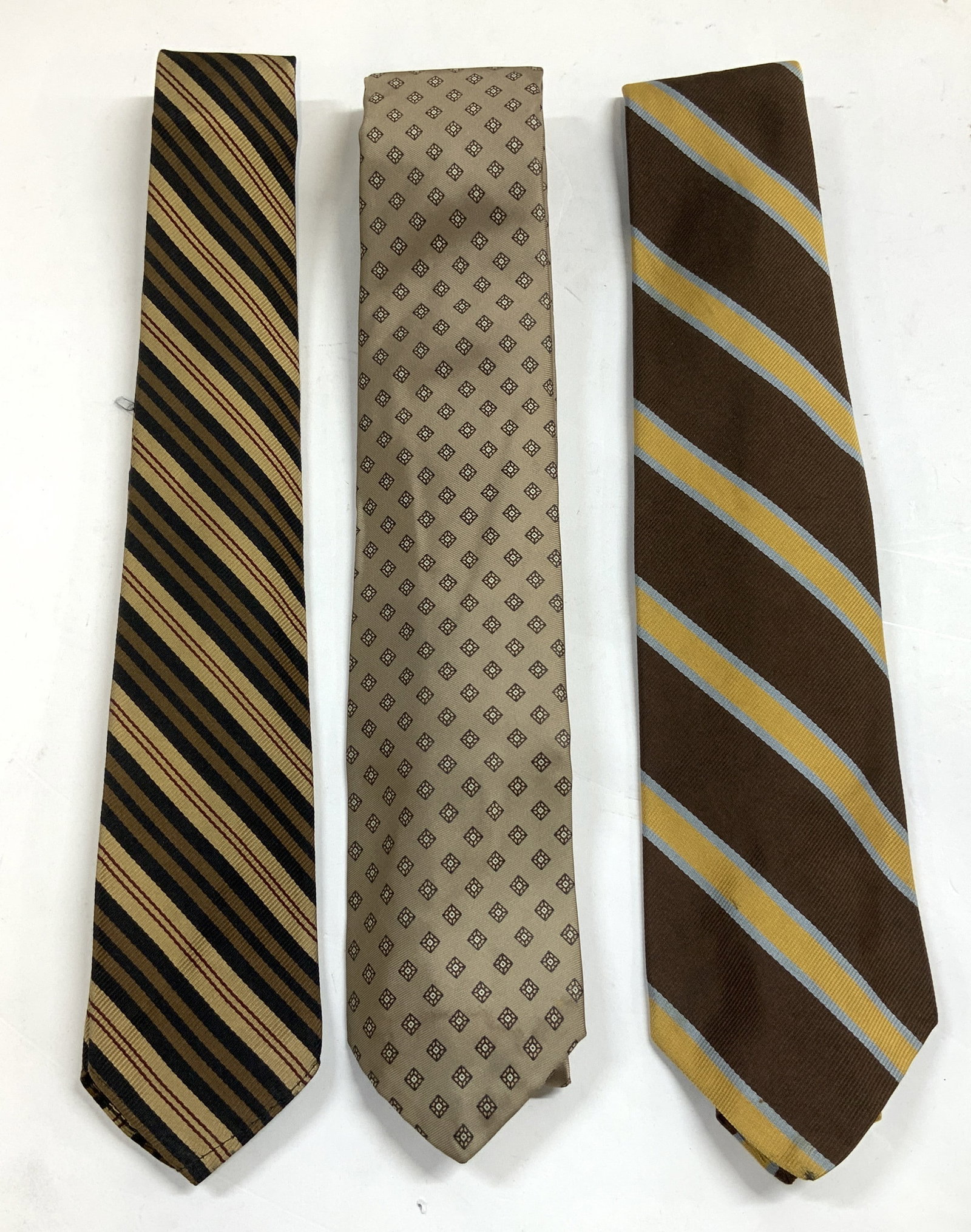 Lot 3 Assorted Silk Neckties PIETRO DI COMO+: Lot includes, 3 assorted neckties featuring various patterns. Brown, yellow, blue, red toned. Silk material. Assorted sizes. Sold as is. Signed & marked. Reads, STEWART & CO. BALTIMORE, PIETRO DI COMO