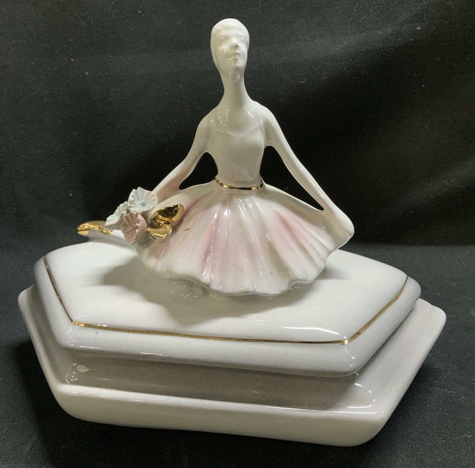 Vtg Capodimonte Creazioni Minervini Trnk Bx ITALY: Vintage Capodimonte Creazioni Minervini ceramic trinket box depicts a seated ballerina in a pink tutu with flower accents. Signed & marked on underside. Reads, CAPODIMONTE. MADE IN ITALY. Creazioni Mi