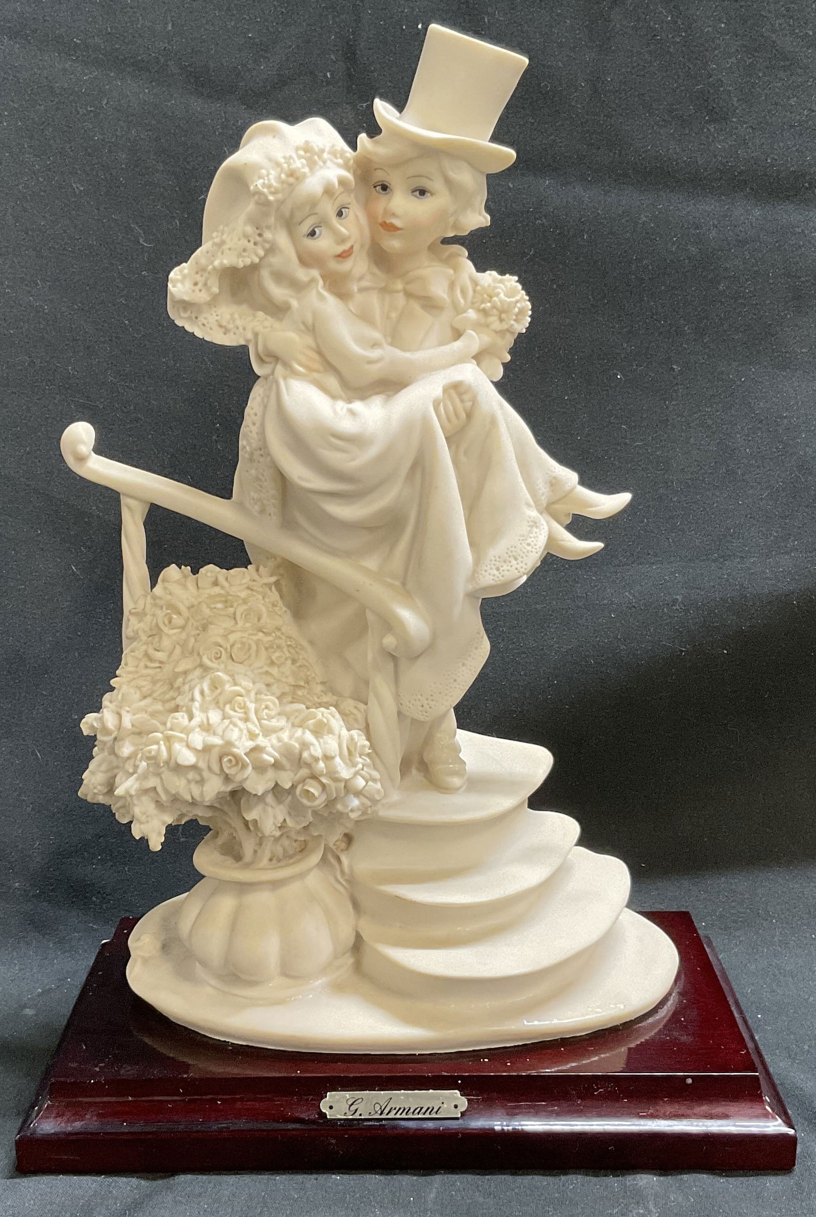 SGNED 1988 Giuseppe Armani Little Bride & Groom: SIGNED 1988 Giuseppe Armani Little Bride & Groom Statue. Retired. Back is signed and dated. Produced in Florence, Italy. Bride and Groom made of porcelain and sit on a wooden stand. Condition consiste