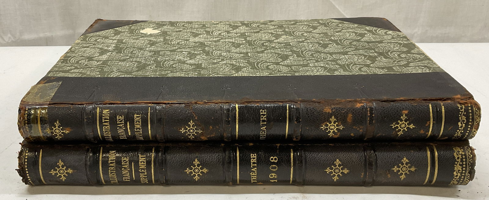 Lt 2 ATQ 1900s L Illustration Theatrale Journals: Lt 2 ATQ 1900s Theatrale Journals. Published in French monthly as a supplement to the weekly newspaper . Translates to Journal of Dramatic News. Includes Le Foyer from 1908 and Theatre Michel from 191