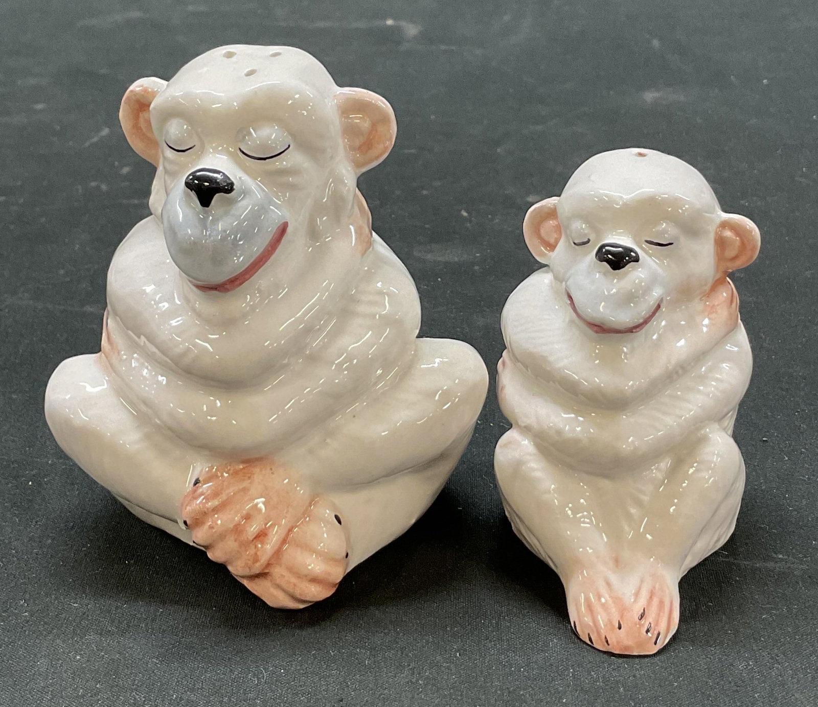 Pr Vtg Ceramic Monkey Salt & Pepper Shakers Italy: Vintage ceramic self hugging monkeys salt and pepper shakers. Marked Italy on underside. Monkey figures with their arms wrapped around themselves. Hand painted, detailed features and textures. Measure