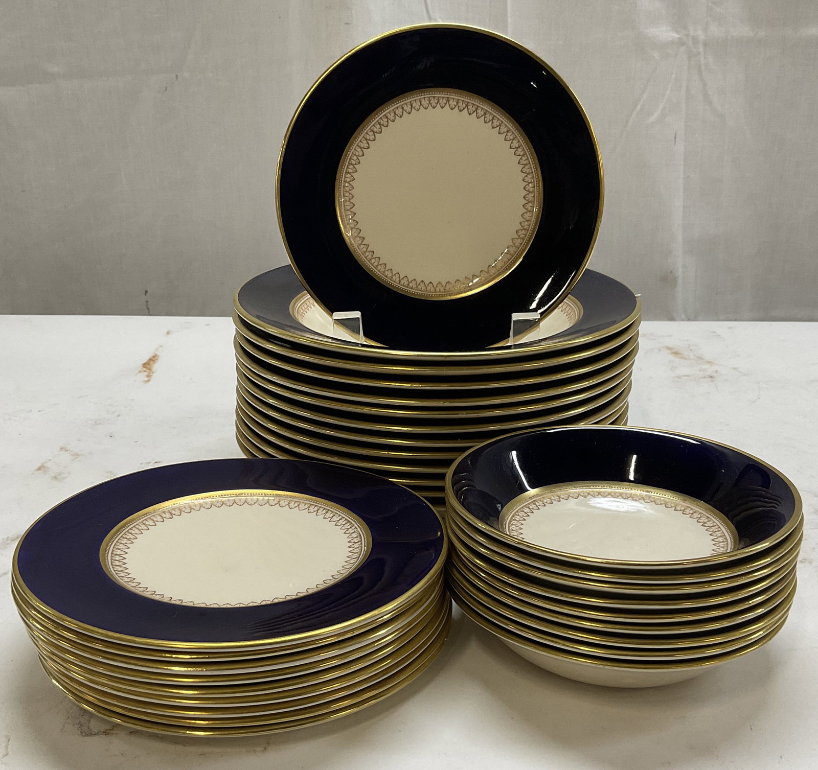 Set31 Fondeville Ambassador Ware Plates ENGLAND (1 of 9)