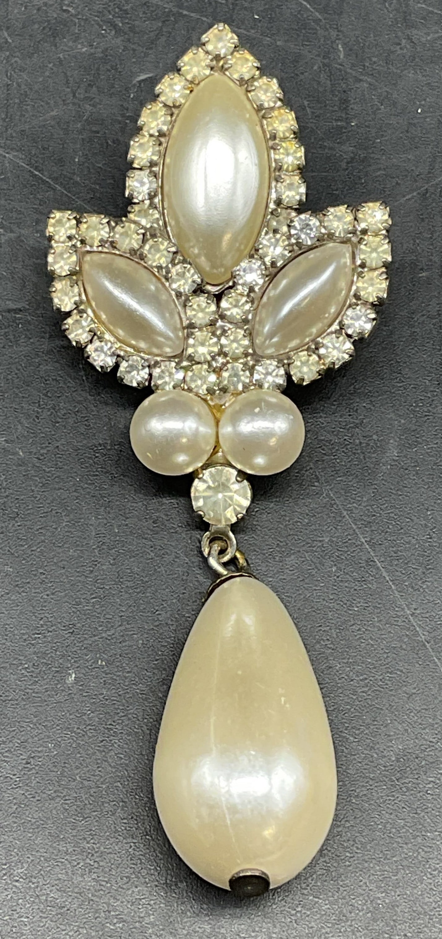 Vintage Silver Tn Crystal Faux Pearl Brooch: Vintage silver tone brooch with crystals and faux pearls. Measures approx. 2.5 x 1 inches. Some scratching. Jewelry, estate jewelry, costume jewelry, cocktail jewelry, fashion jewelry, accessories, fa