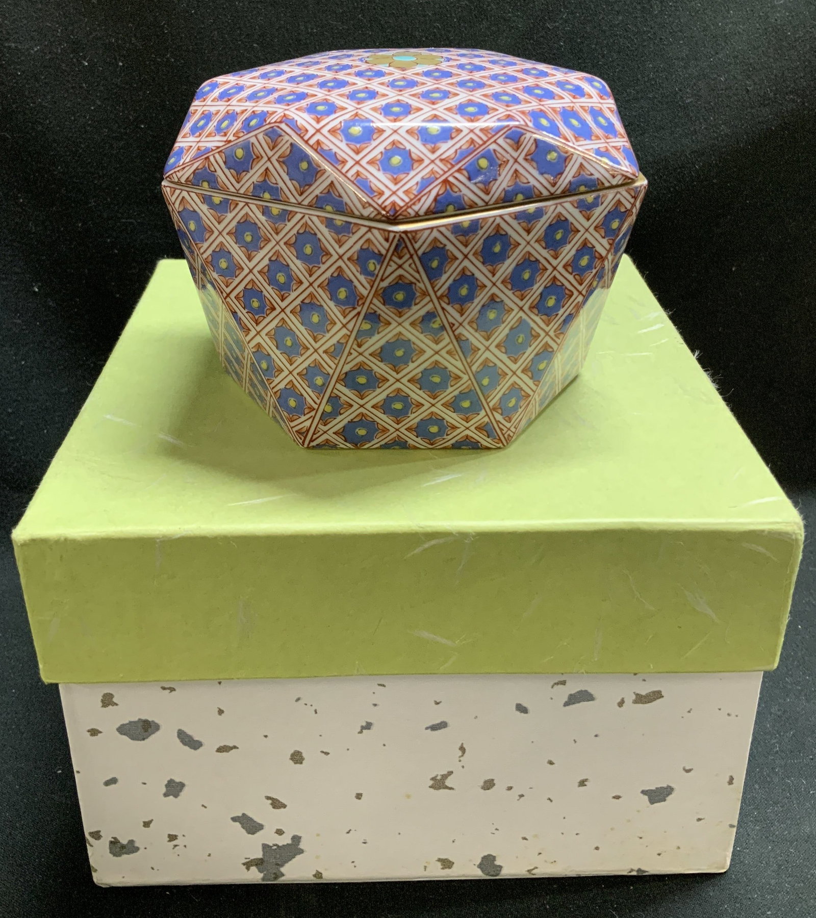 Vtg Japanese Fukagawa Porc Hexagonal Box (1 of 7)