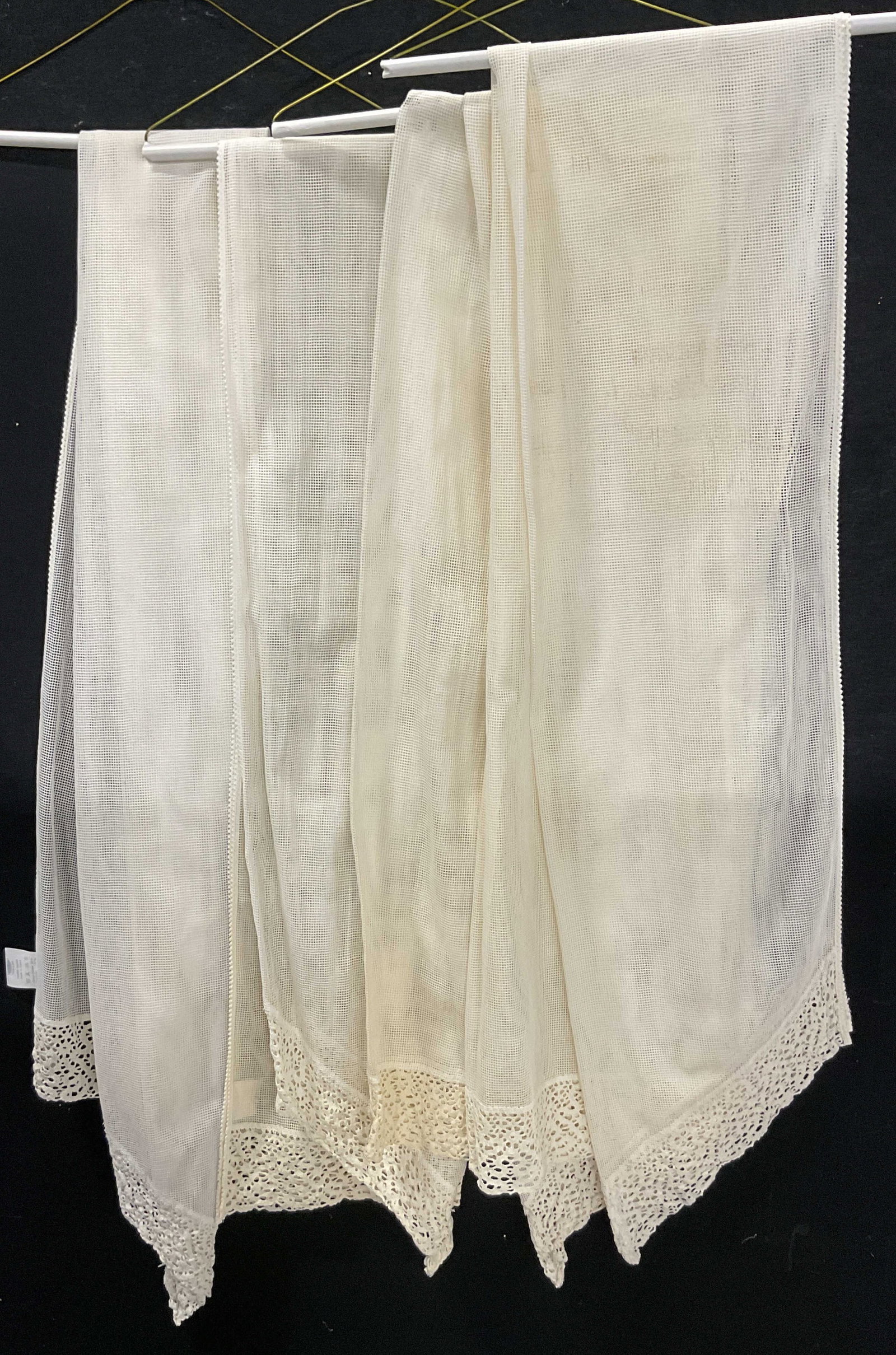 Lot 4 Michelle Bordier Mesh Table Runner France (1 of 8)