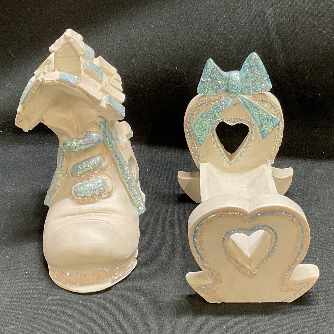 Lt 2 Hand-Painted Signed Elisa Italian Decor: Lot of 2 Hand-Painted Signed Elisa Italian Decor. Includes a bed, and a house in shape of a shoe. Both adorned with blue sparkles. Chipping on shoe. Tallest measures app 3.5in H x 3in L. Hand-Painted,
