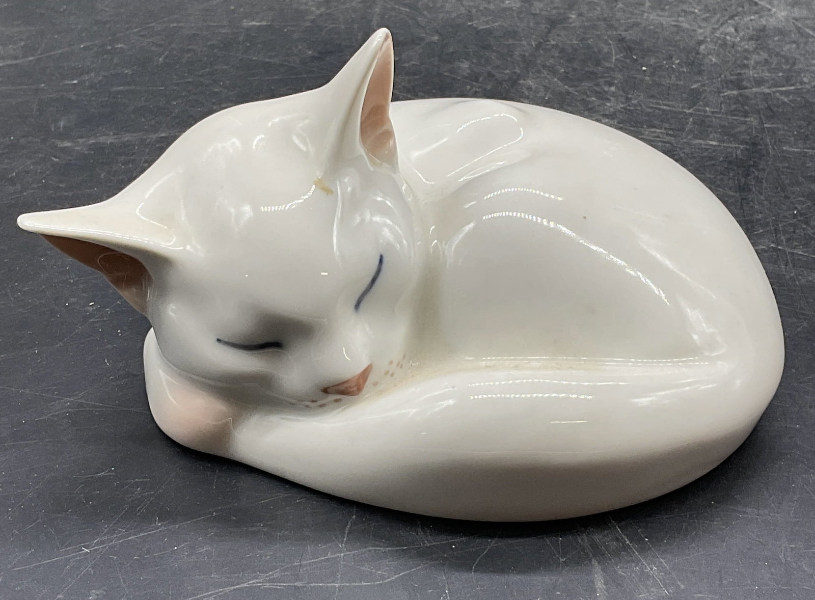 Royal Copenhagen Sleeping Cat Porcelain Denmark (1 of 6)