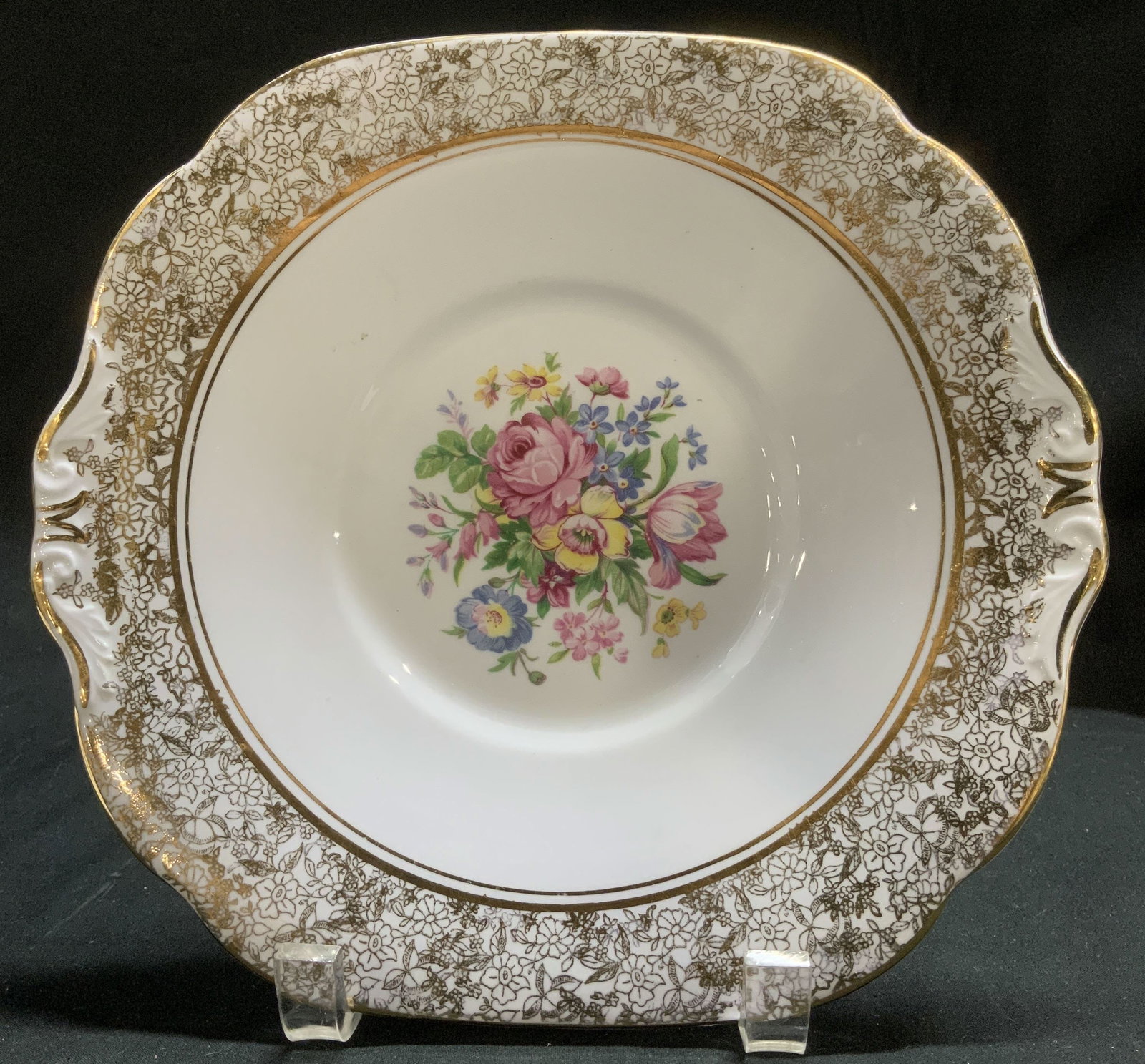 Vtg Collingwood Bone China Floral Plate ENGLAND: Vintage Collingwood bone china plate, features a colorful floral bouquet in the center. Gilt floral accents on border. Scalloped edge. Signed & marked. Reads, ESTD 1796 COLLINGWOODS. BONE CHINA. ENGLA