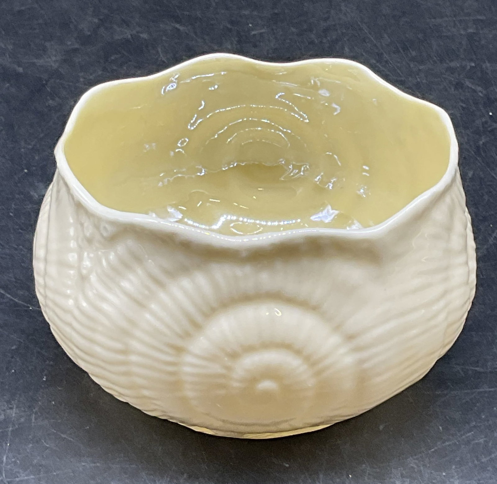 BELLEEK Toy Shell Porcelain Sugar Bowl (1 of 6)