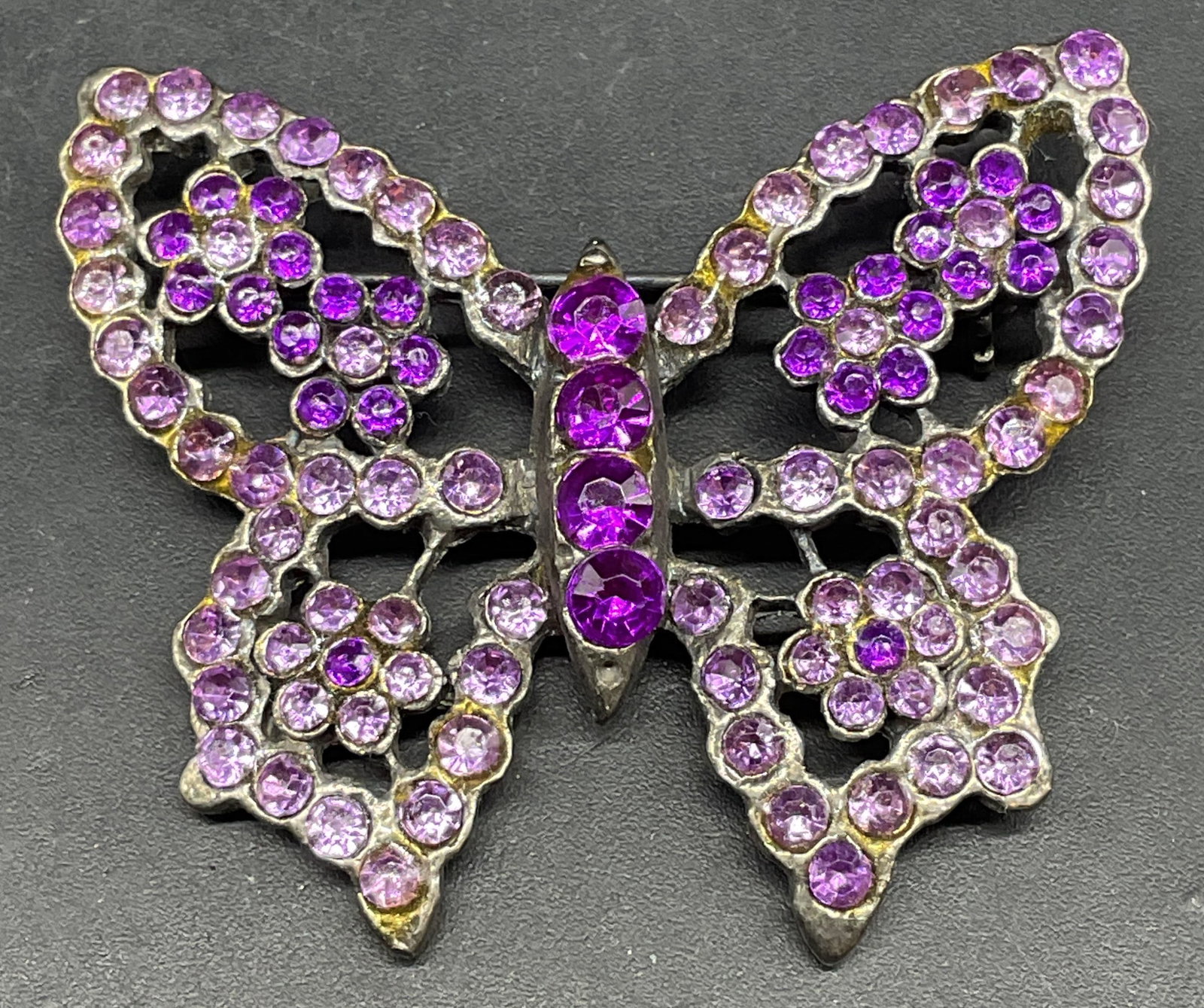 Vintage Silver Tn Purple Crystal Butterfly Brooch: Vintage silver tone purple crystal butterfly brooch. Measures approx. 1.5 x 1.75 inches. Some scratching. Jewelry, estate jewelry, costume jewelry, cocktail jewelry, fashion jewelry, accessories, fash