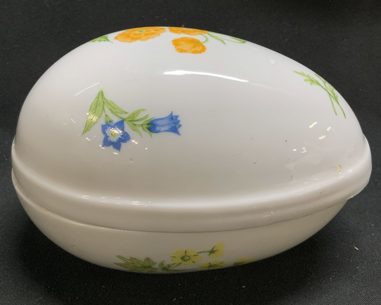 Toscany Lace Fine China Trinket Box JAPAN: Fine china egg shaped trinket box features hand painted floral motifs on lid & body. Signed & marked on underside. Reads, Lace Fine China Toscany Japan. Surface wear consistent to age, use &