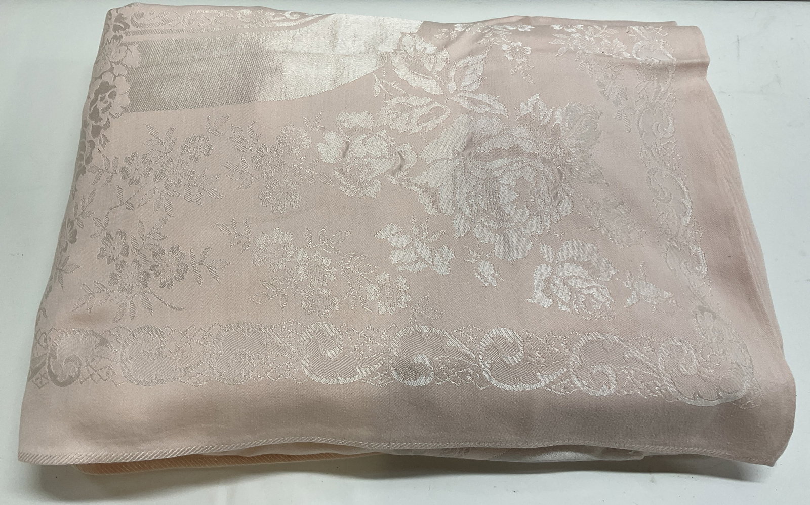VTG Pink Damask Floral Tablecloth (1 of 9)