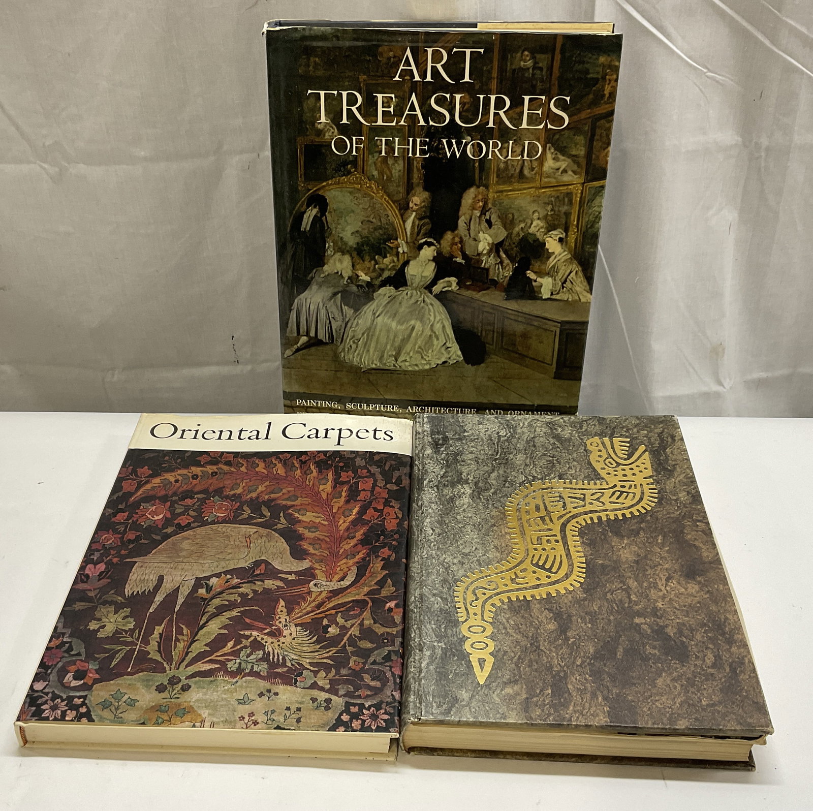 Lt 3 60s-70s Asian, Mexican+ Art Books: Lt 3 60s-70s Art Books. Includes Mexico A History in Art by Bradley Smith 1st Printing in NY 1968, Art Treasures Of The World Published by Hamlyn Publishing Group Printed in Italy 1975, and