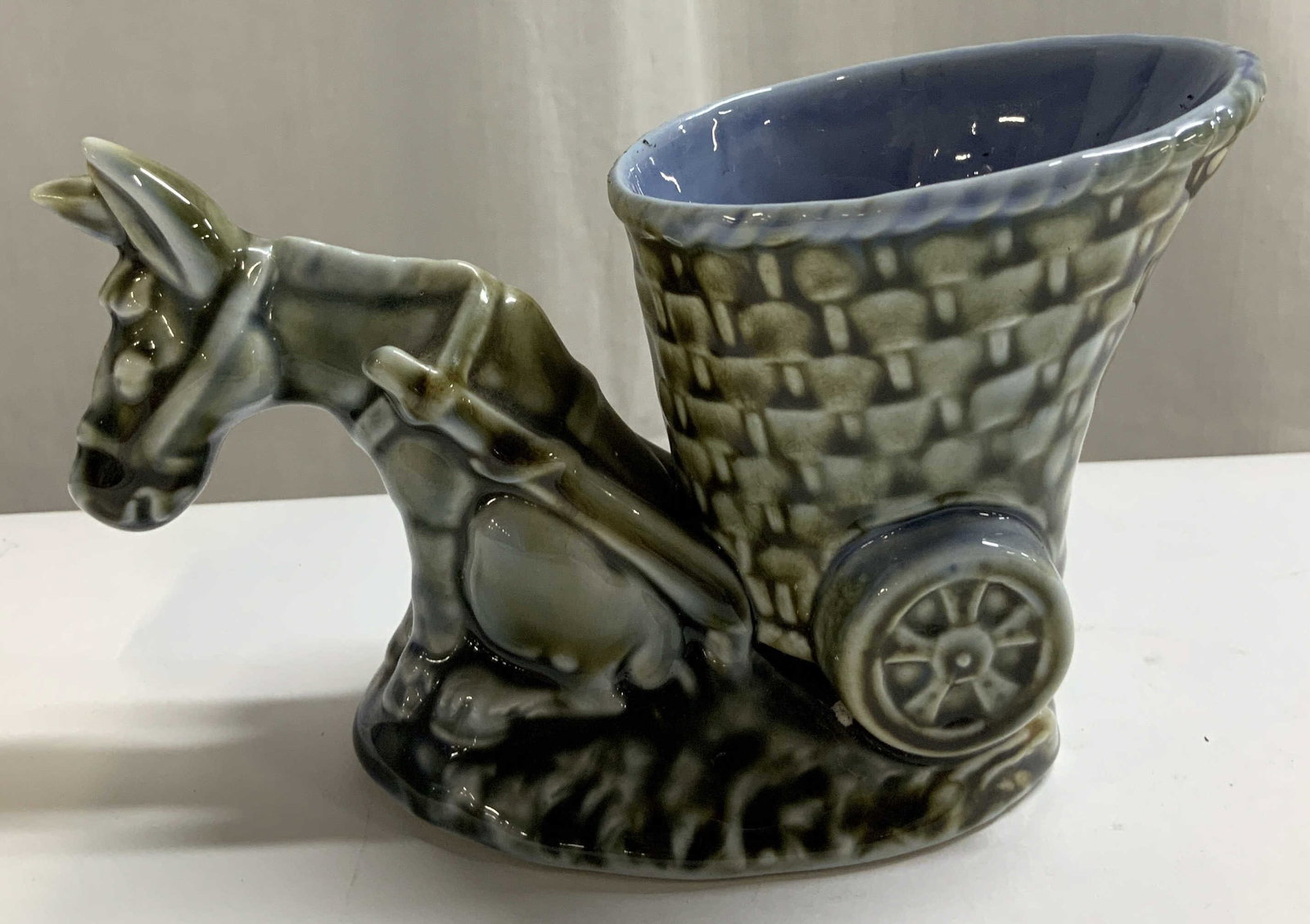 Vtg Shamrock Pottery Donkey Planter IRELAND: Vintage Shamrock pottery donkey & cart planter. Woven like finish. Glossy finish. Signed & marked on underside. Reads, SHAMROCK POTTERY. MADE IN IRELAND. Surface wear consistent to age, use &