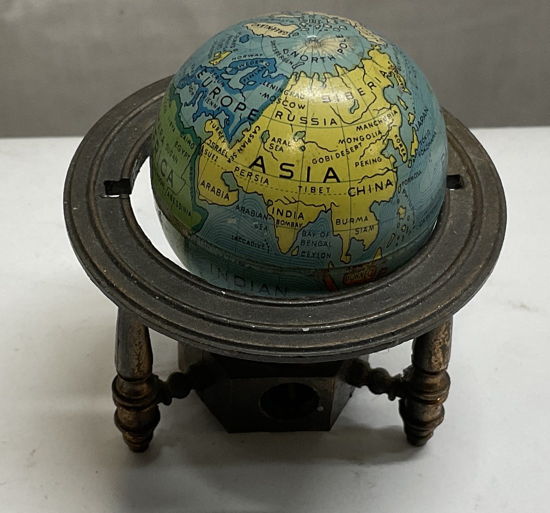 VTG 3inch Metal Globe Pencil Sharpener (1 of 7)