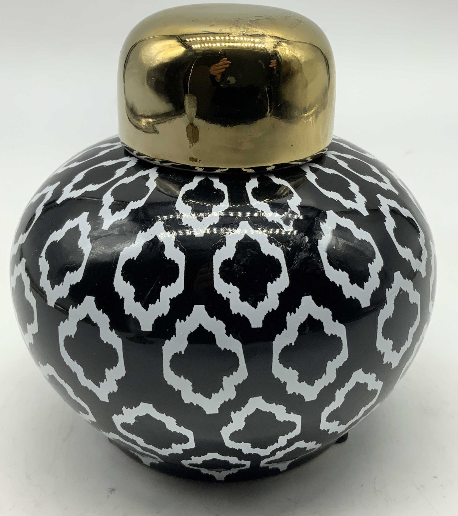 Vtg Black & White Ceramic Ginger Jar: Vintage black and white ceramic ginger jar with a gold toned lid. Geometric pattern on body. No visible signature or markings. Surface wear consistent to age, use & exposure. Measurements: length 4.2i