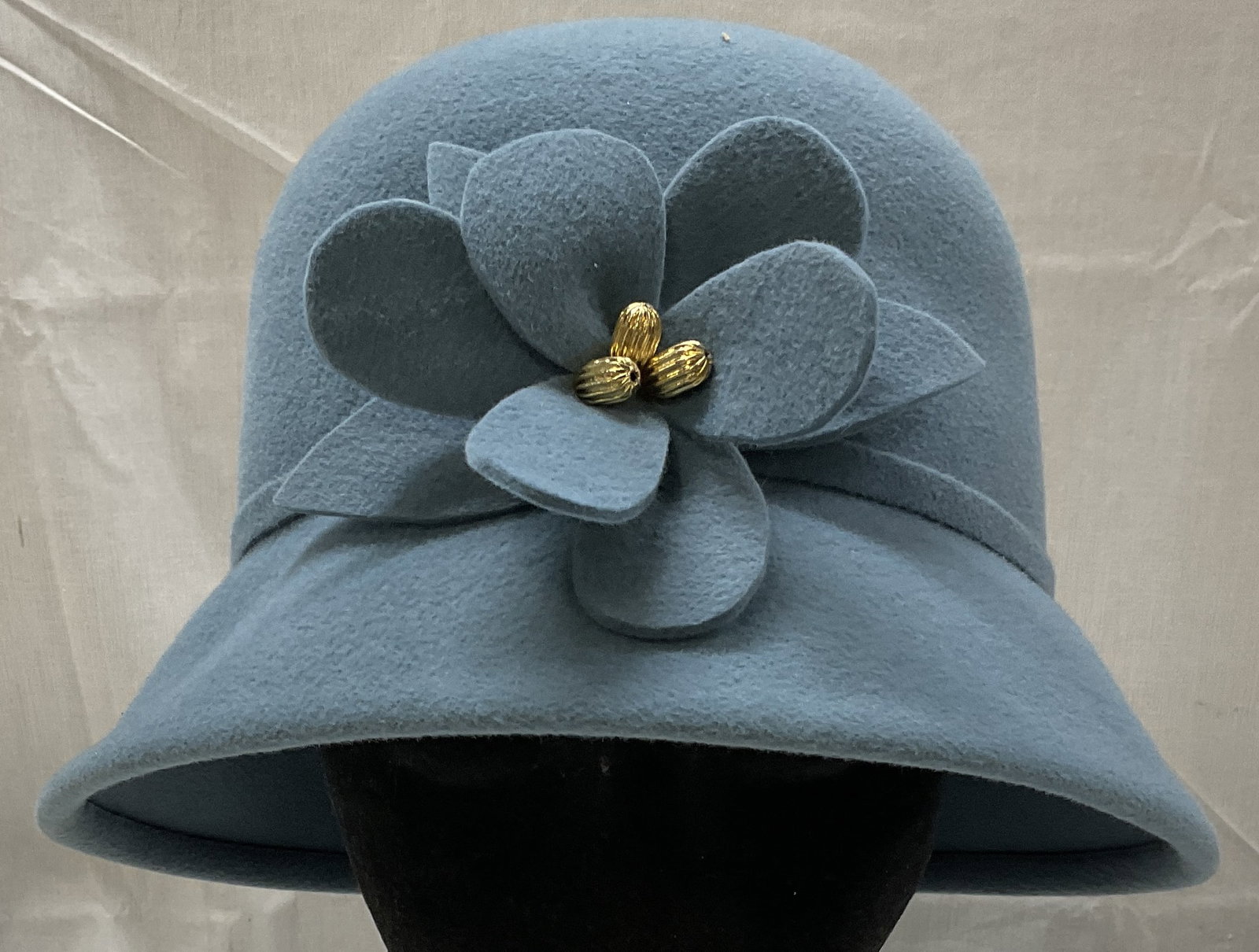 Marzi Firenze Medici 85% Rabbit Hair Hat Italy: Vintage Marzi Firenze Medici Handmade 85% Rabbit Hair Hat. Made in Italy. Blue Fabric with Floral Accessory. Gold Toned Metal Beads on Flower. Condition Consistent with Exposure. Measures app 10in Dia