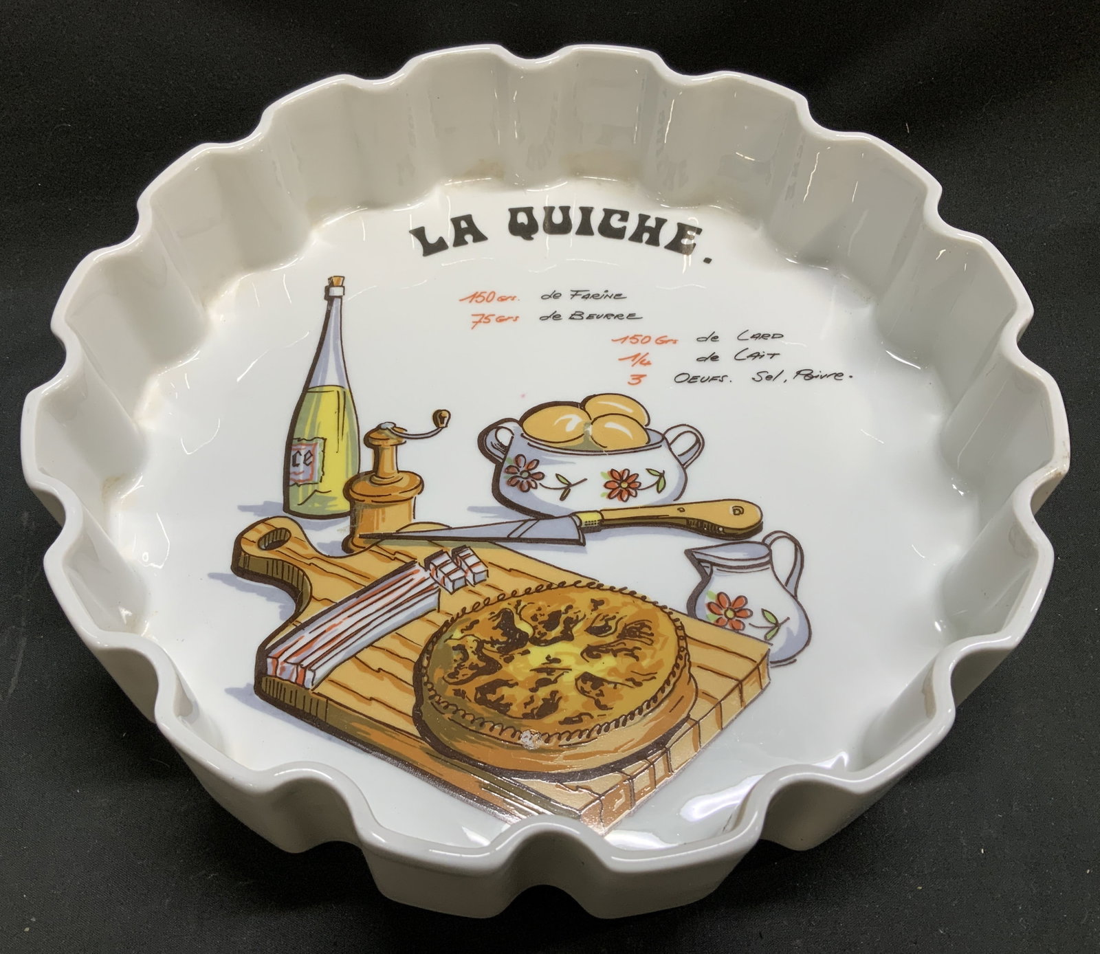 Vtg Couleuvre Ligne Limoise Guiche Dish FRANCE: Vintage porcelain quiche dish featuring a central hand decorated recipe detail. French lettering & scalloped edge. Signed & marked on underside. Reads, Editions D Art A, Couleuvre Ligne Limoise. Made 