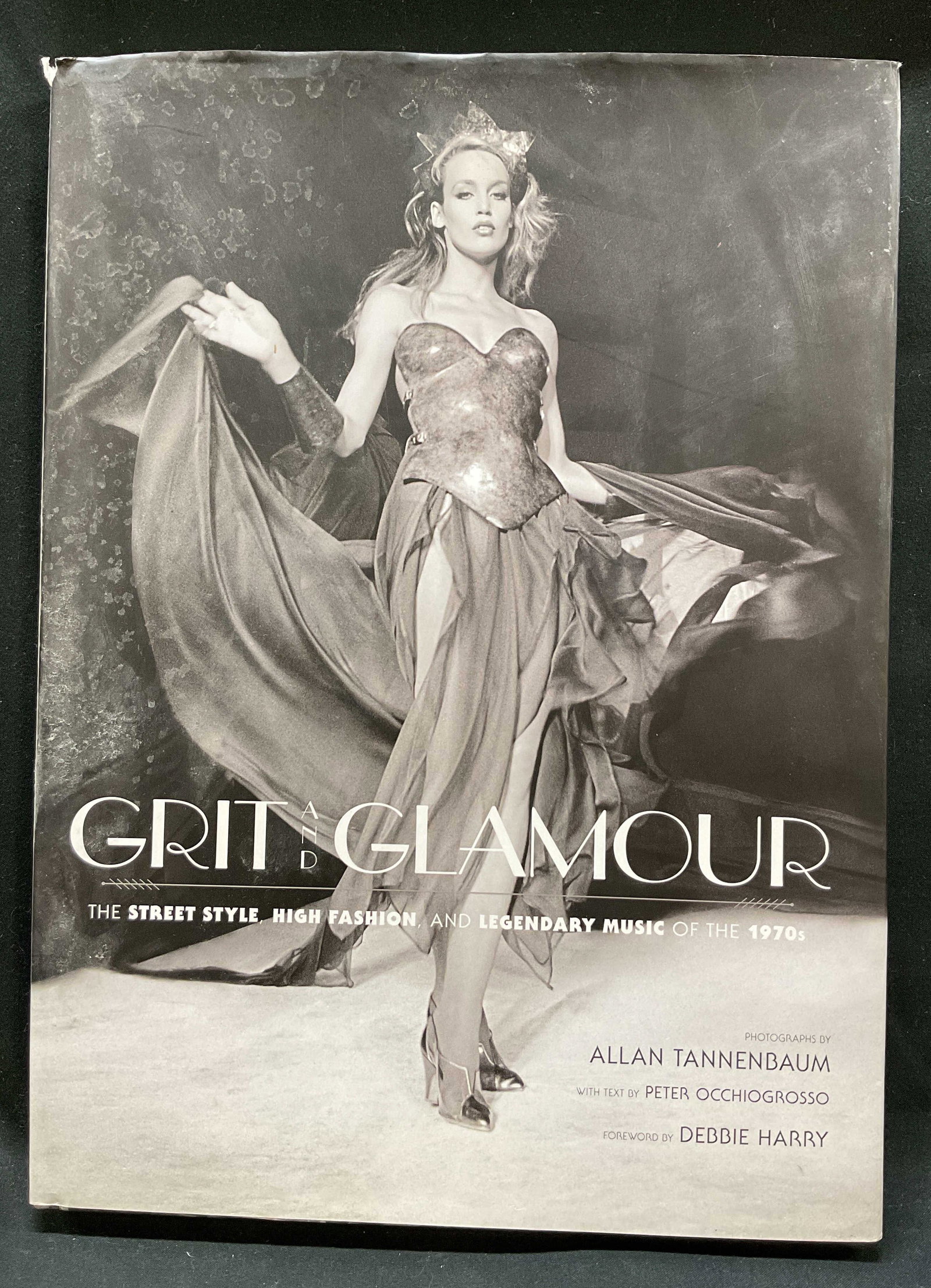 2016 SGND Grit & Glamour Illus Bk Tannenbaum+: Grit and Glamour The Street Style, High Fashion, and Legendary Music Of The 1970s. Photographs by Allan Tannenbaum. Text by Peter Occhiogrosso. Foreword by Debbie Harry. Published by Insight Editions,